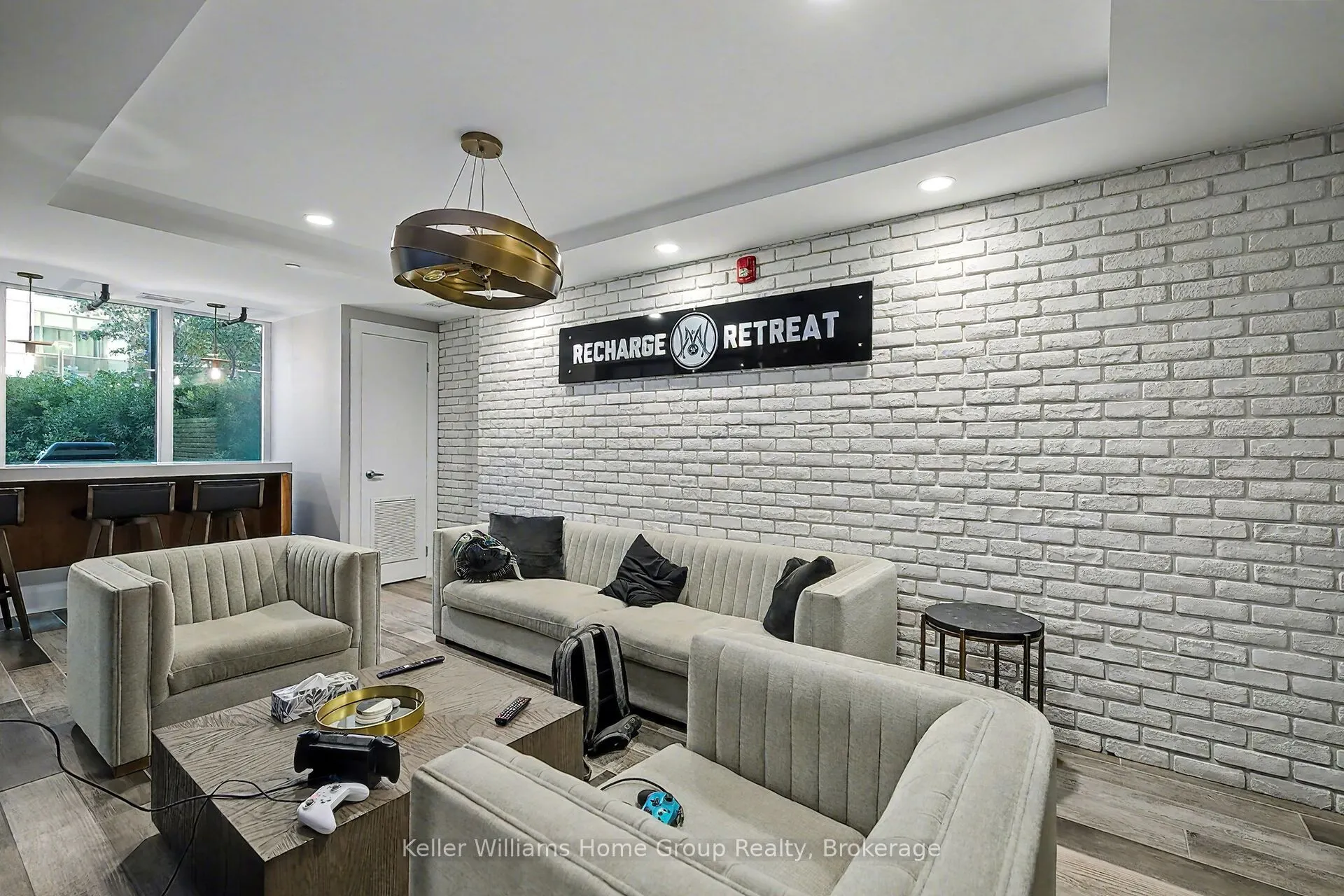 63 Arthur Street S, #205