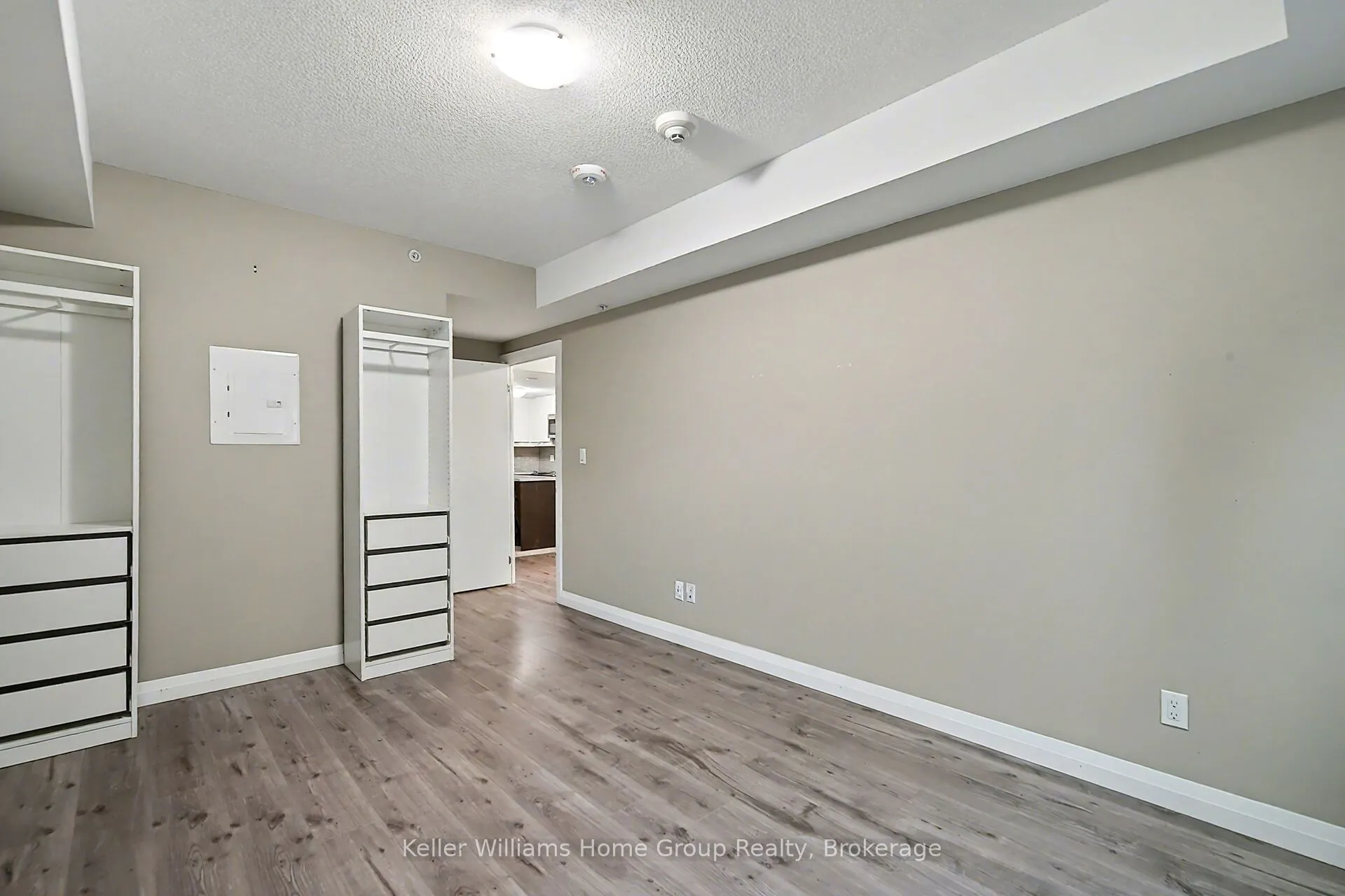 63 Arthur Street S, #205
