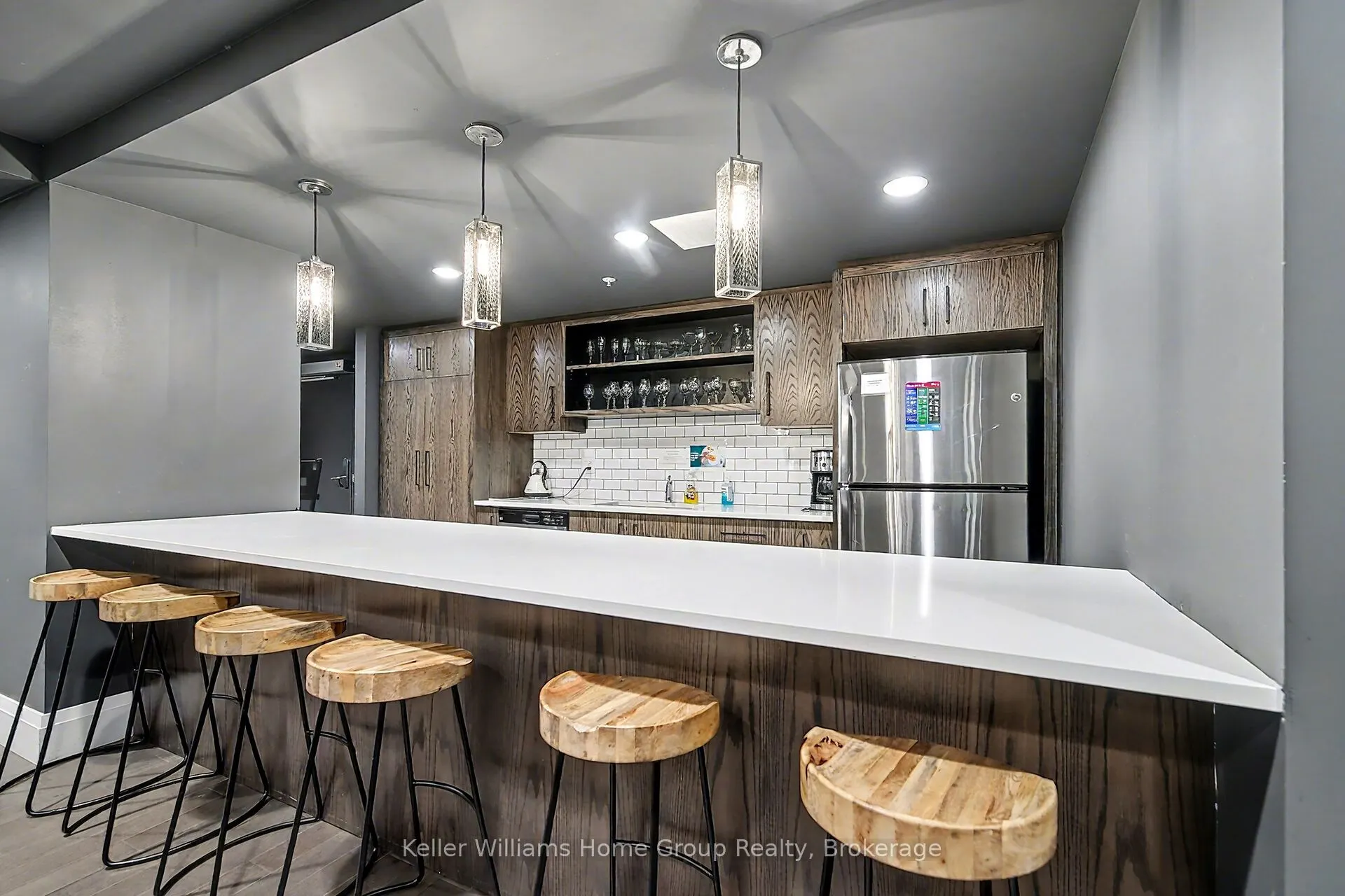 63 Arthur Street S, #205