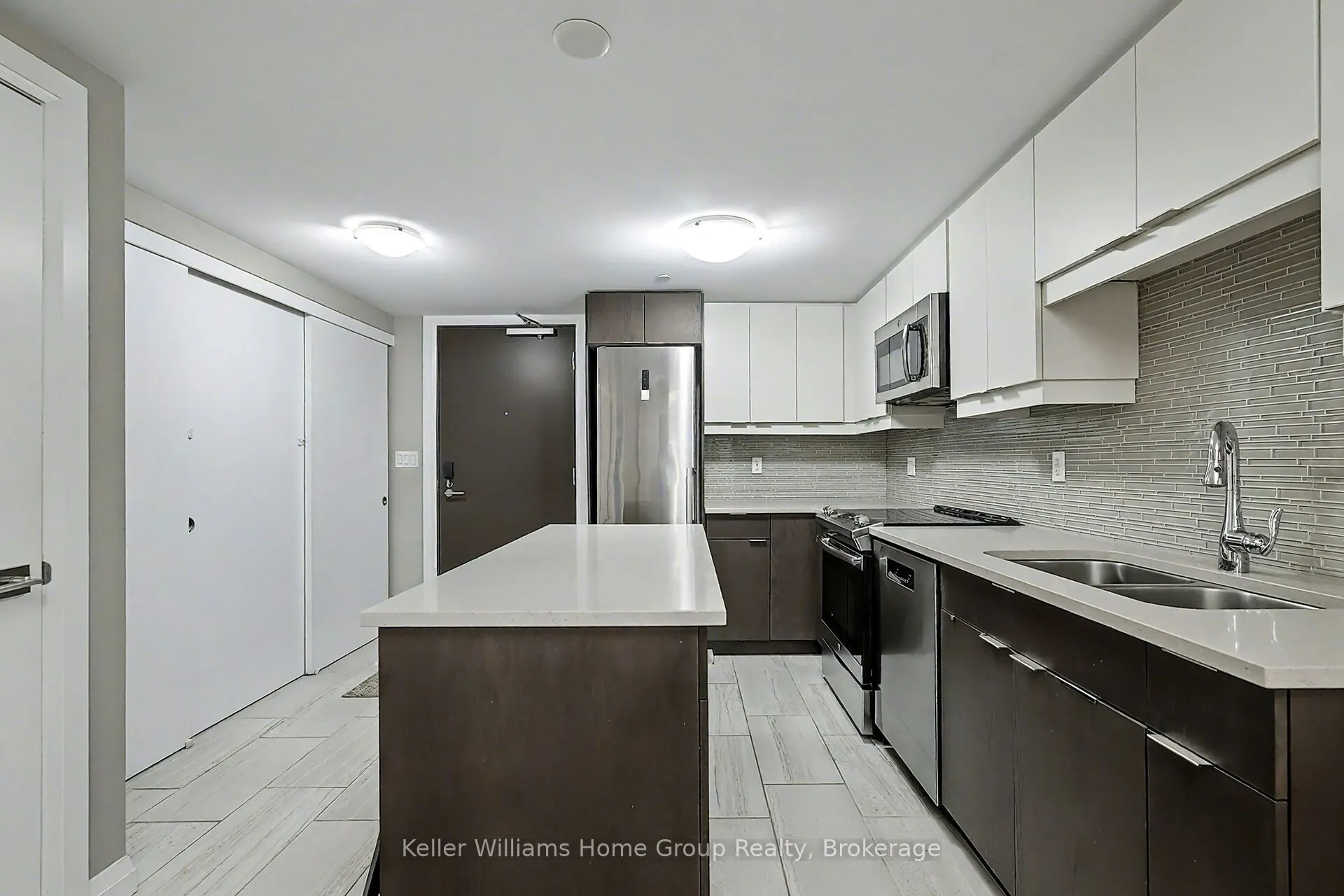 63 Arthur Street S, #205