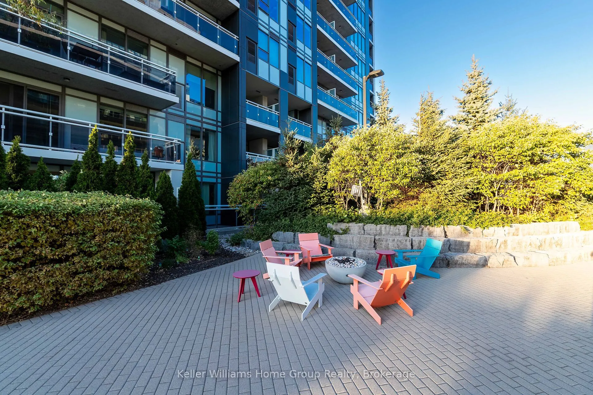 63 Arthur Street S, #205
