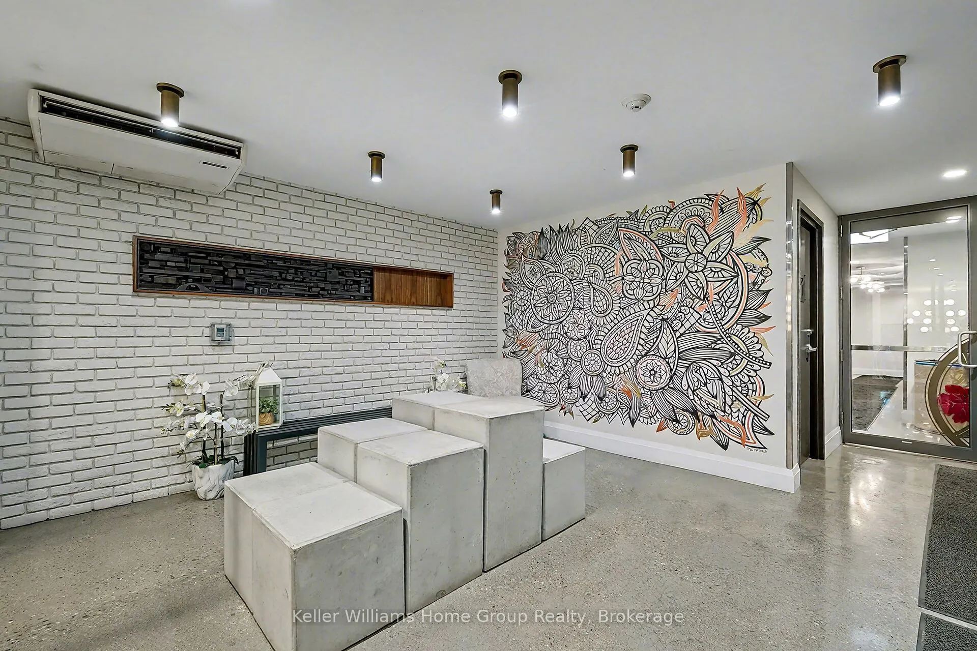 63 Arthur Street S, #205