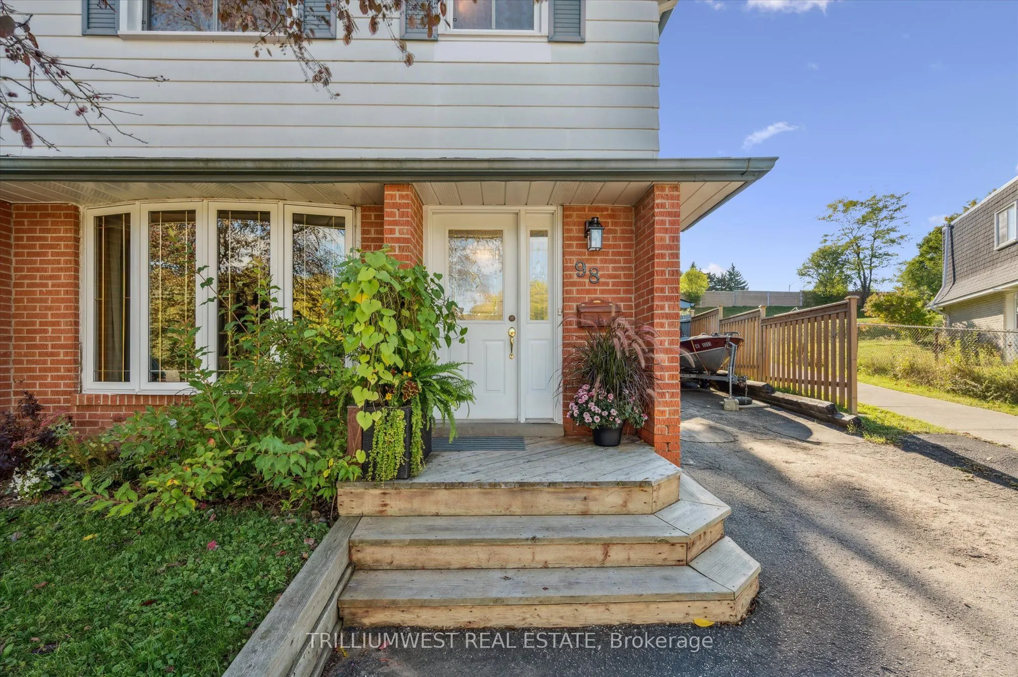 98 Shadeland Crescent
