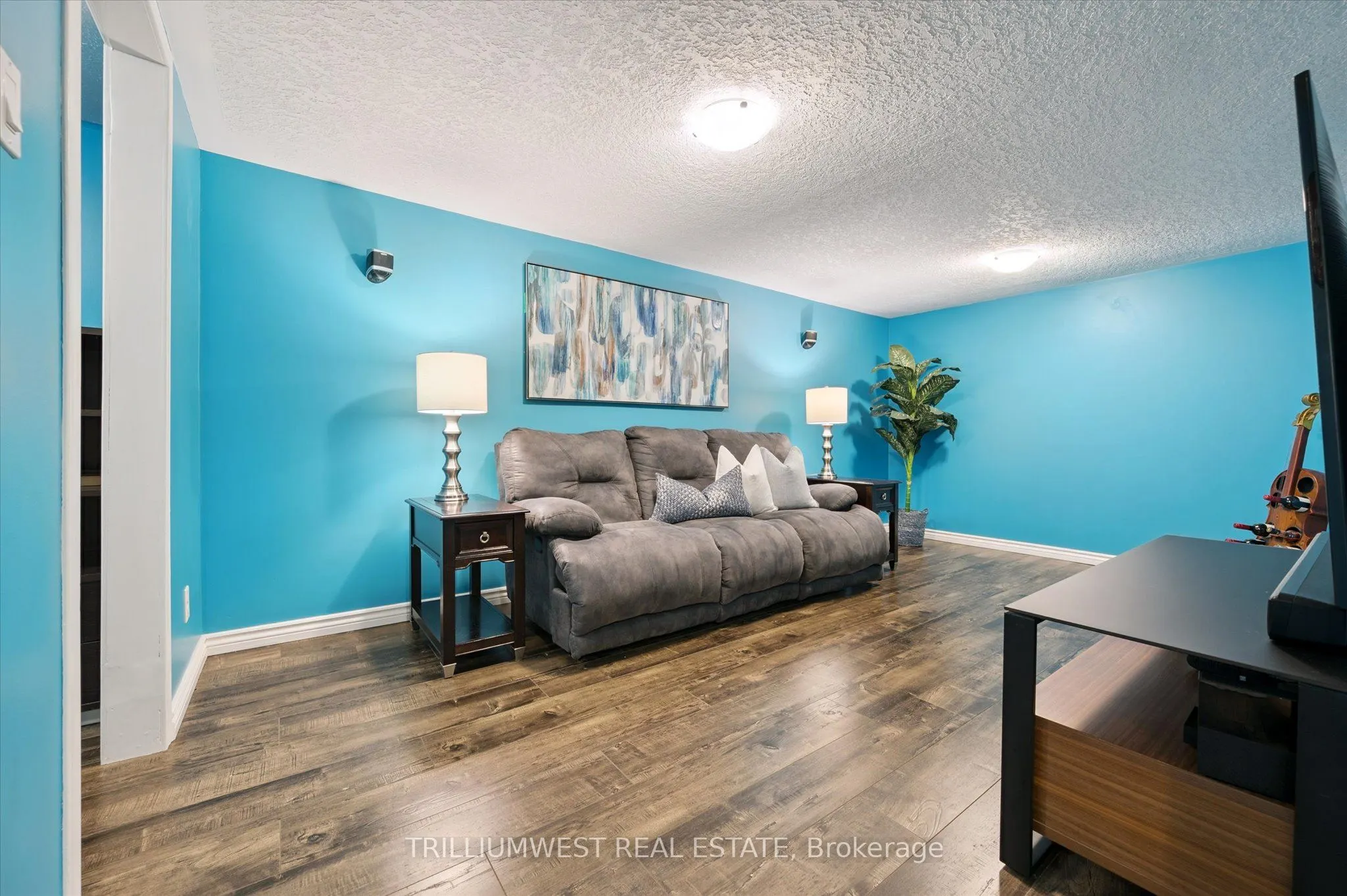 98 Shadeland Crescent