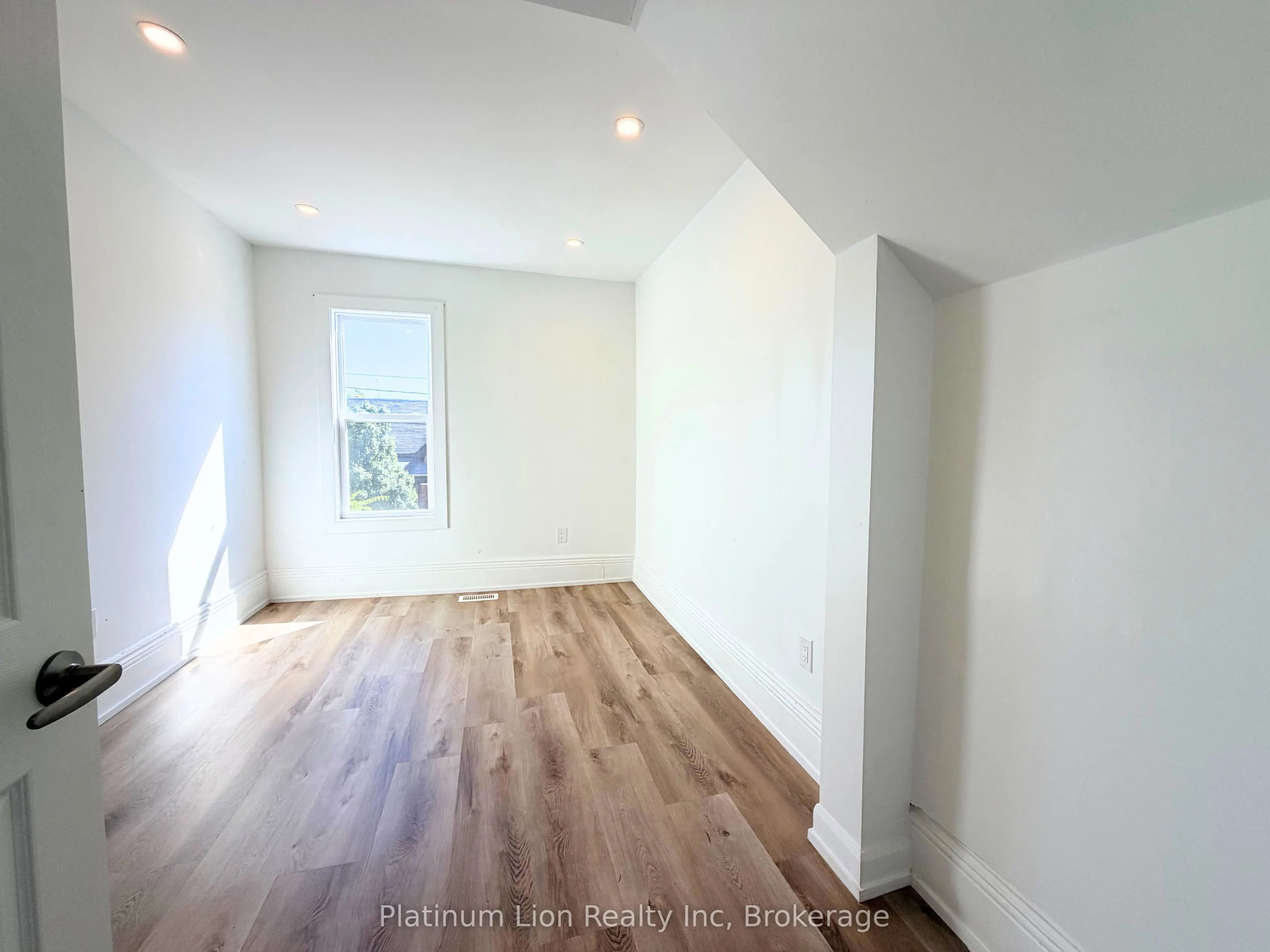 24-26 Cayuga Street, #26B