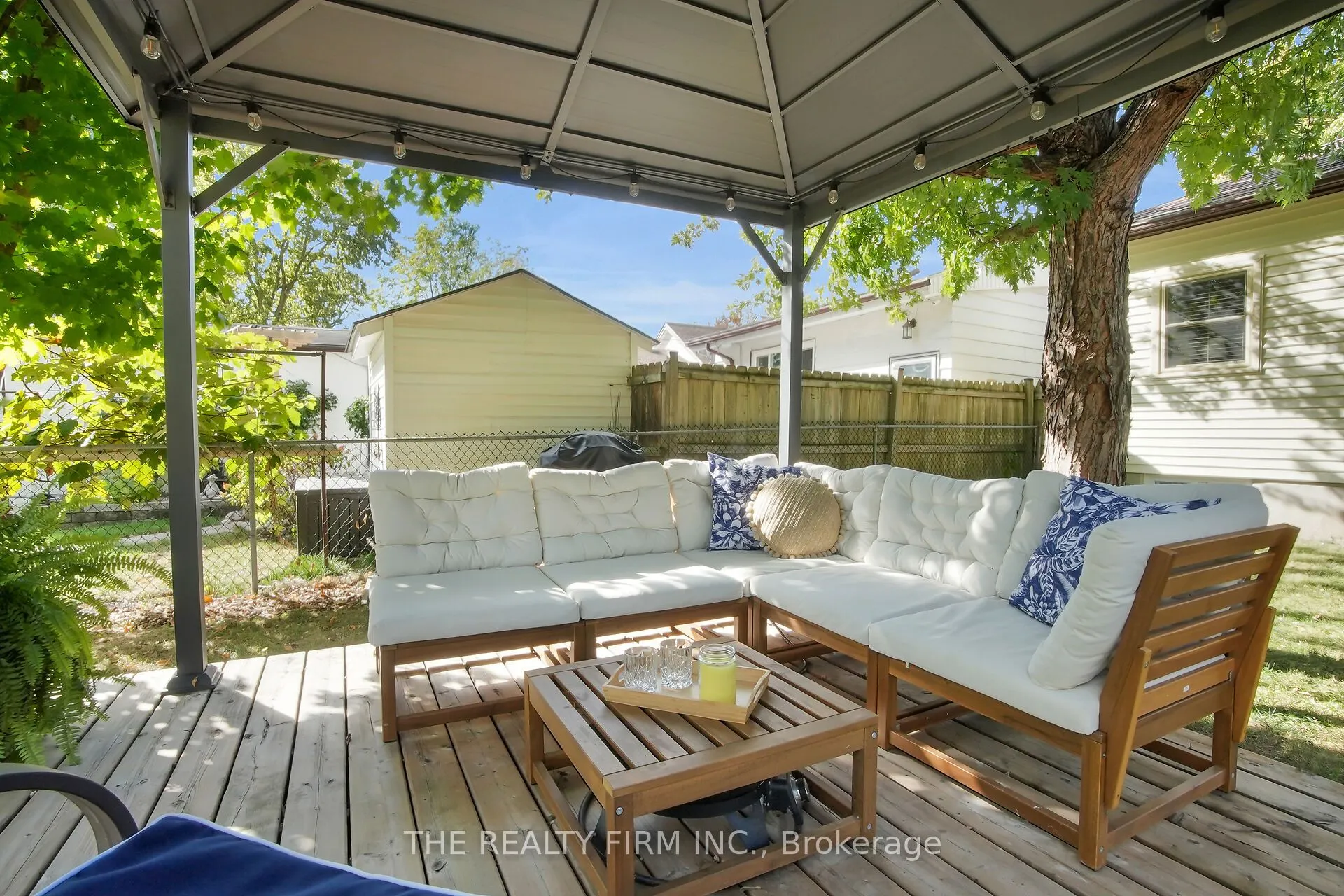 317 Simcoe Street