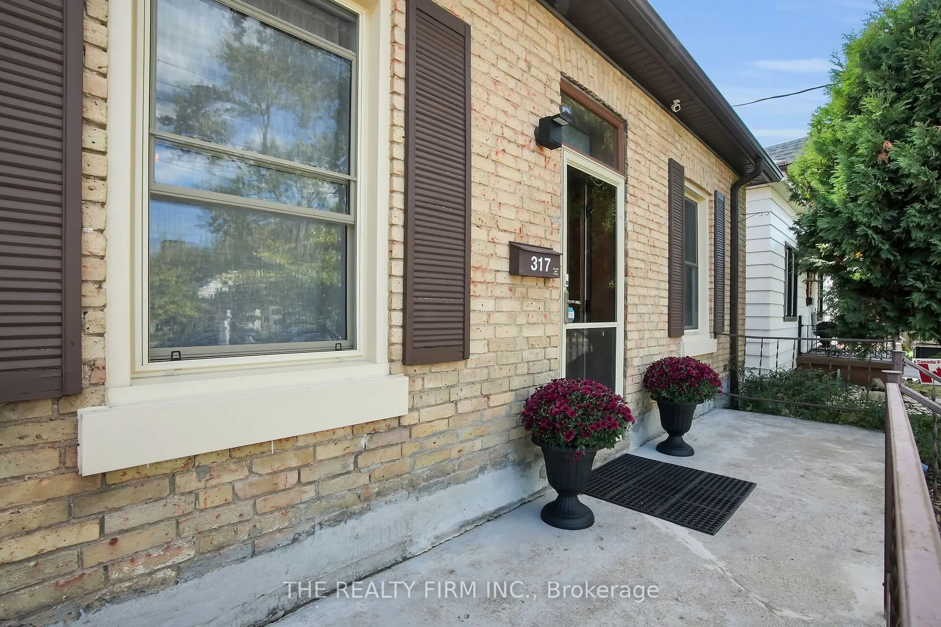 317 Simcoe Street