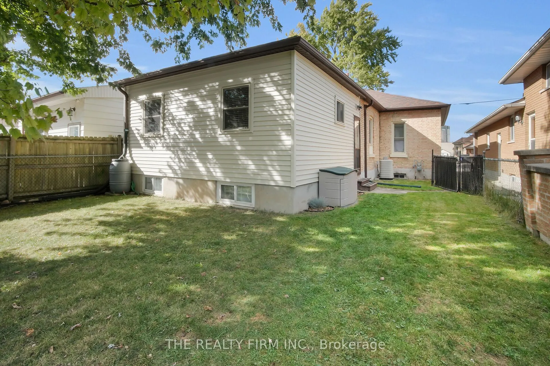 317 Simcoe Street