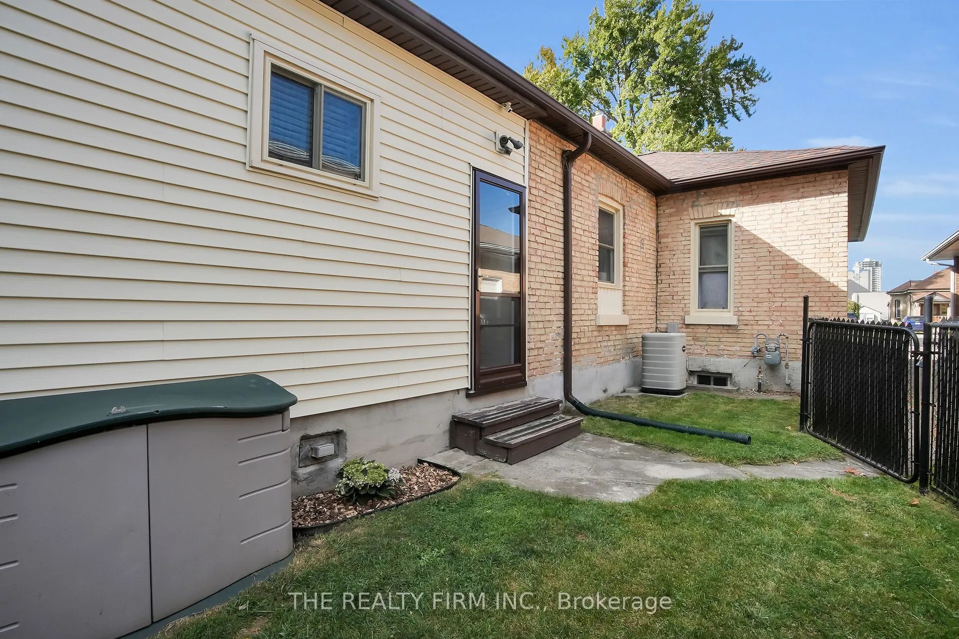 317 Simcoe Street