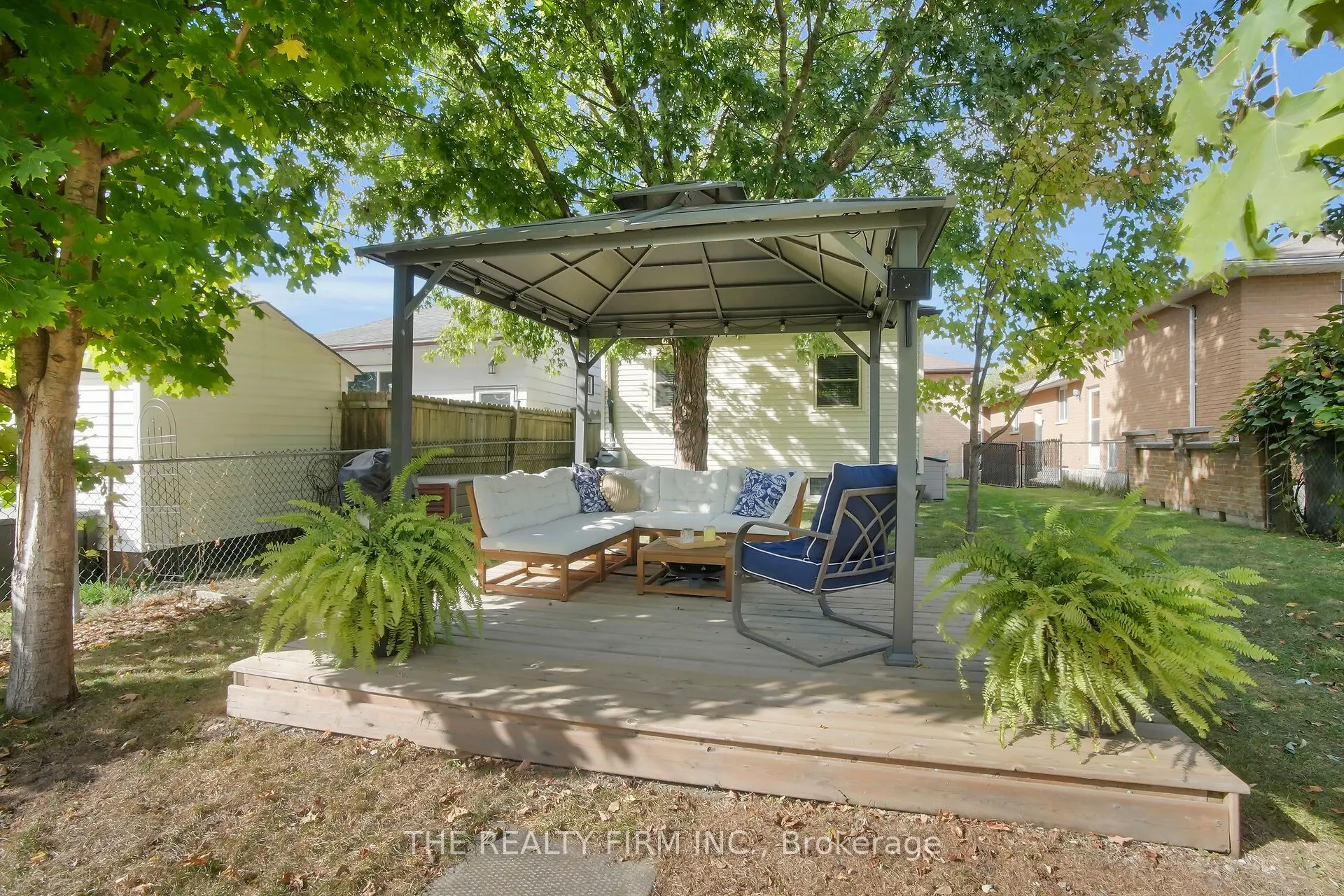 317 Simcoe Street
