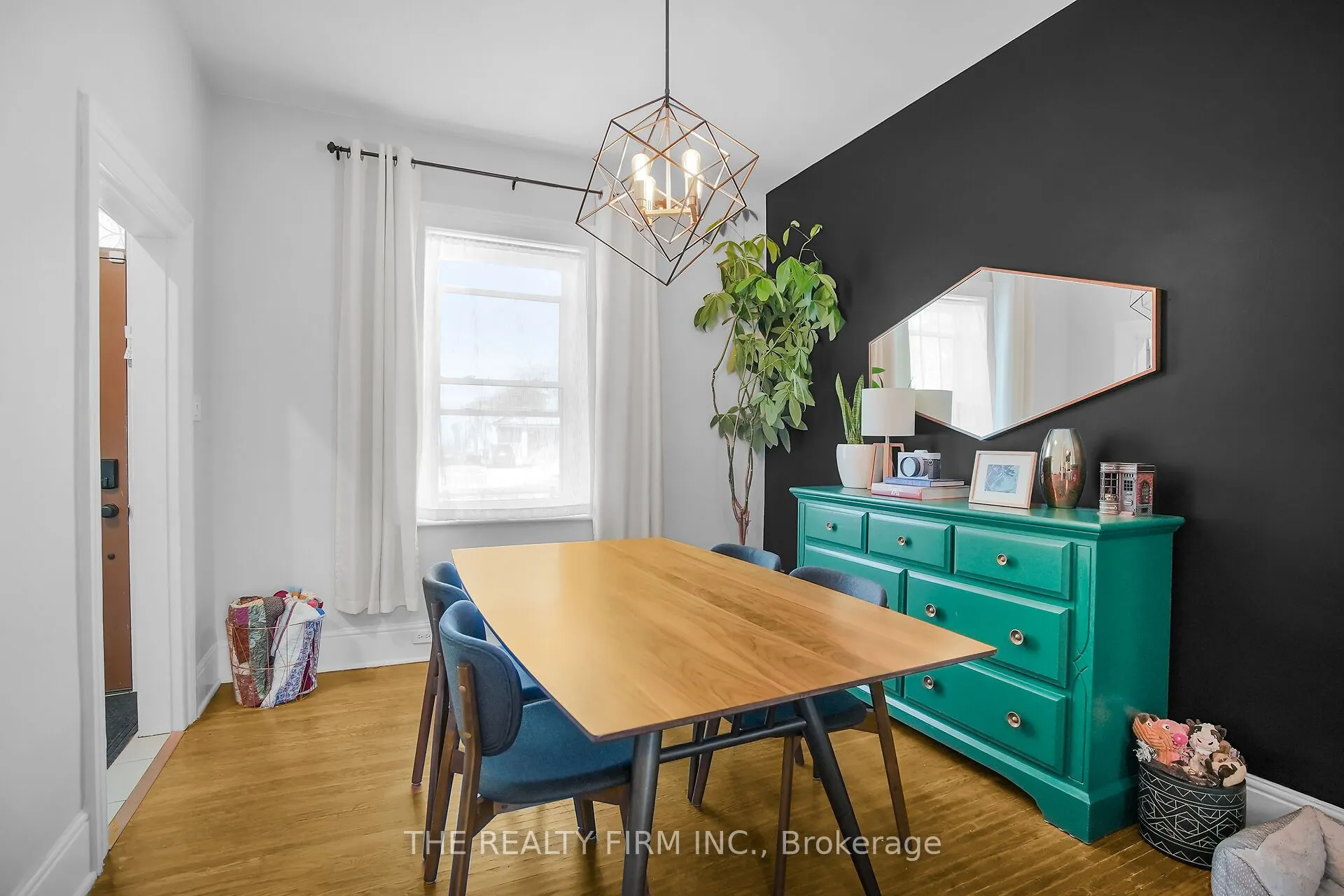 317 Simcoe Street