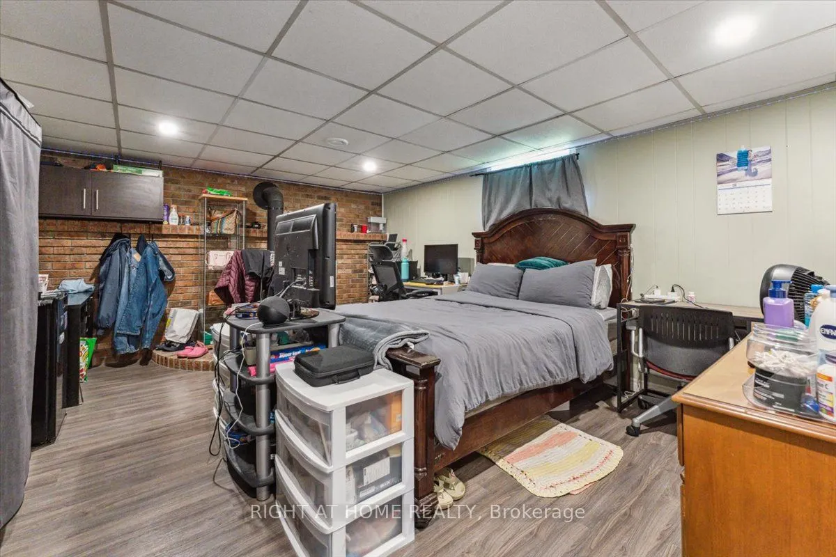 5863 Church's Lane