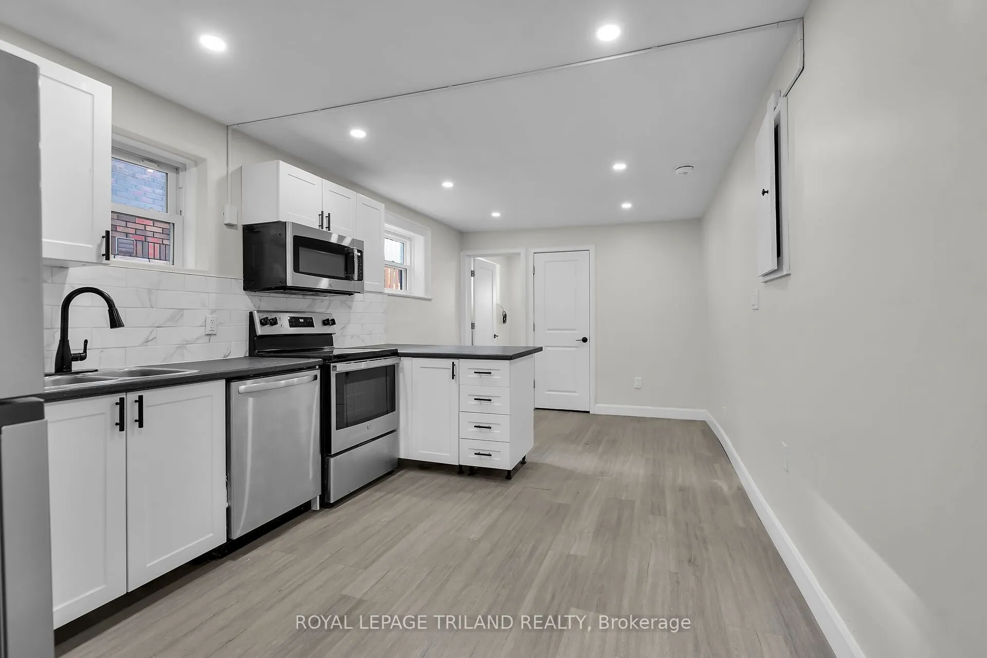 425 Mckenzie Avenue, #2