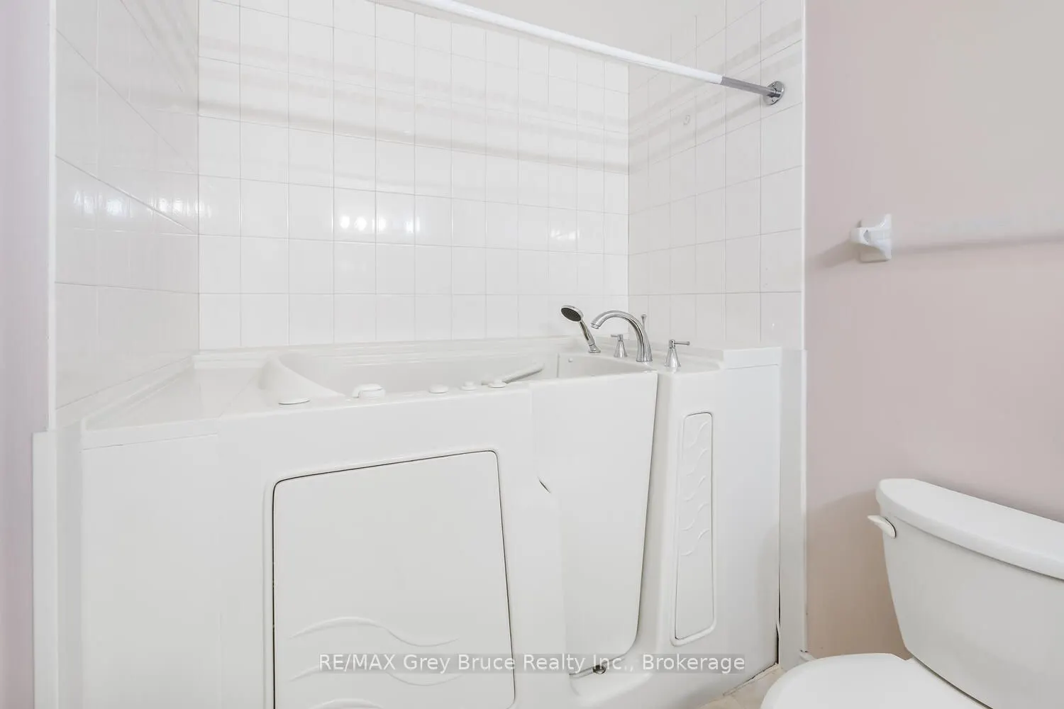 2555 unit 410 3RD AVE Avenue, #410