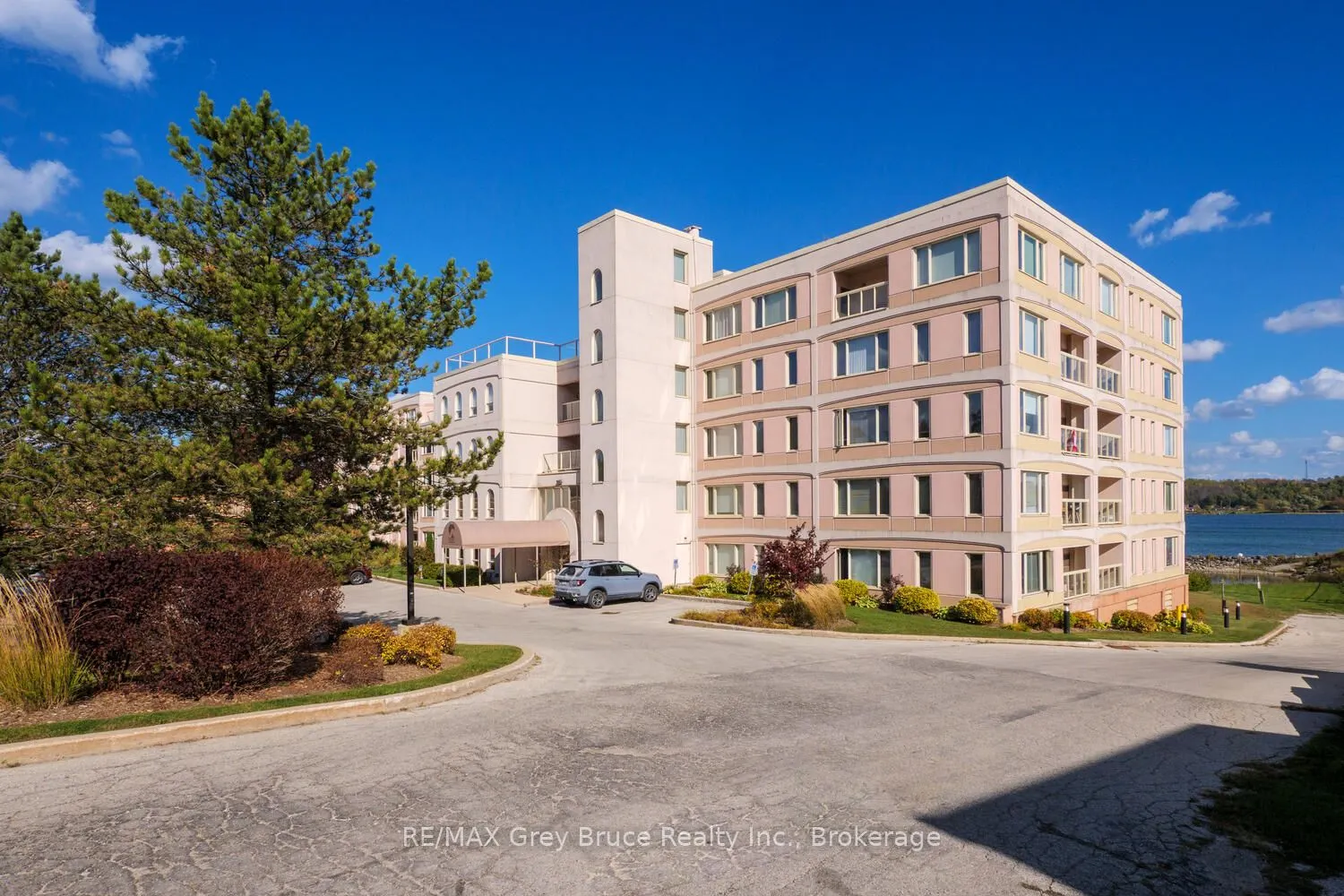 2555 unit 410 3RD AVE Avenue, #410