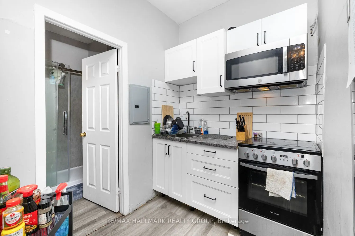 244-246 Laurier Avenue E