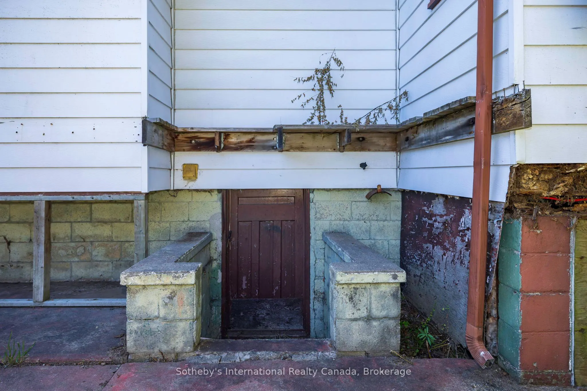 9 Summitt Avenue