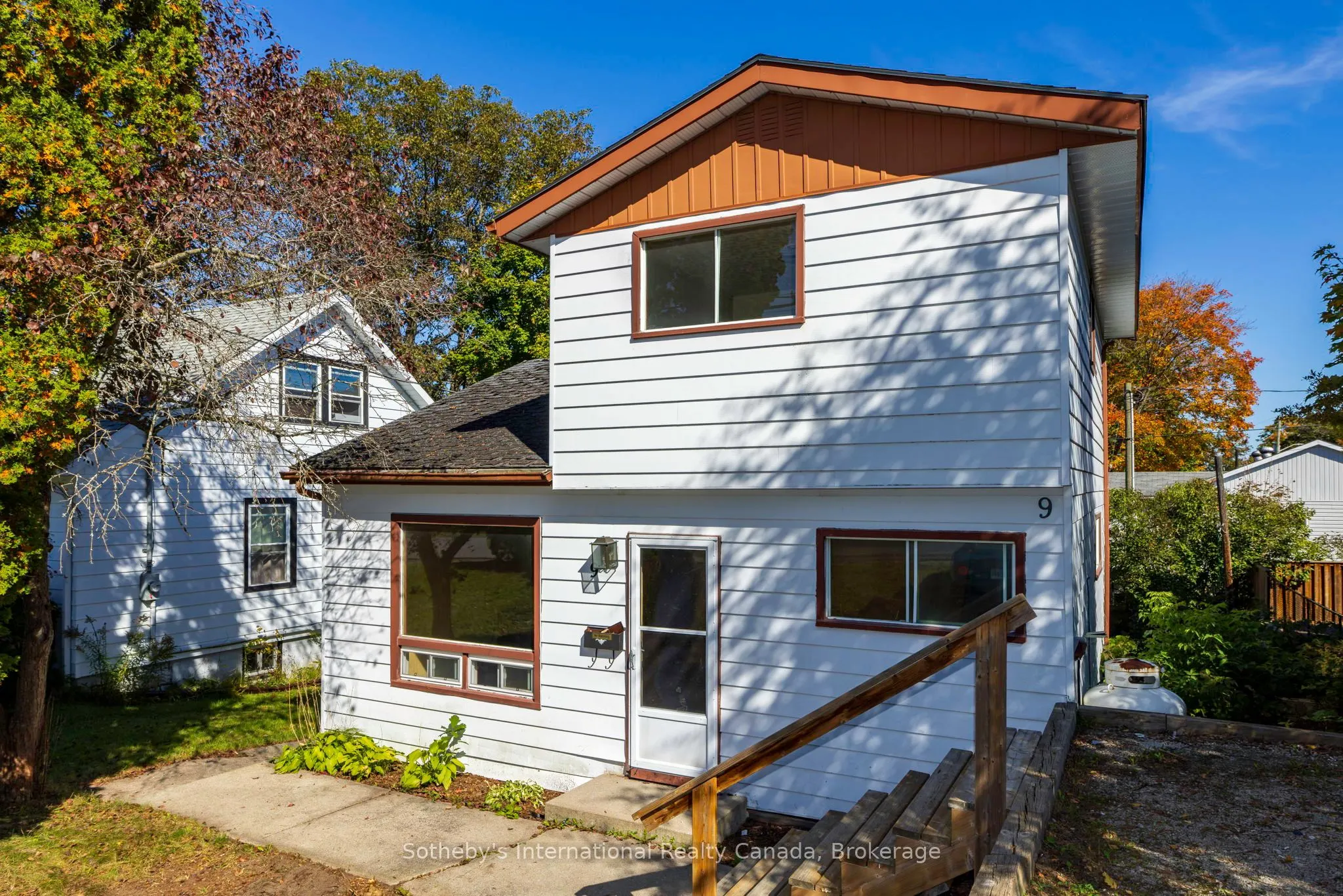 9 Summitt Avenue