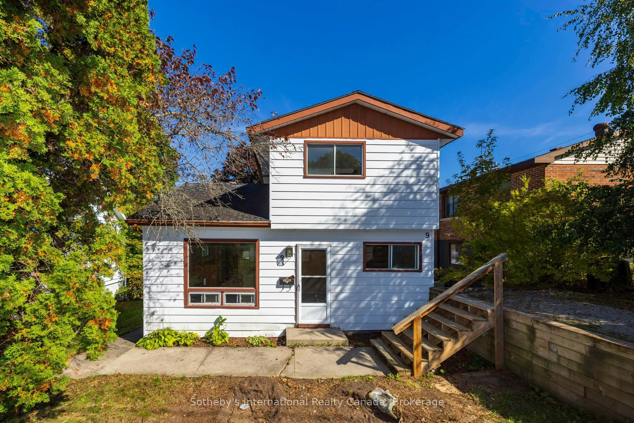 9 Summitt Avenue