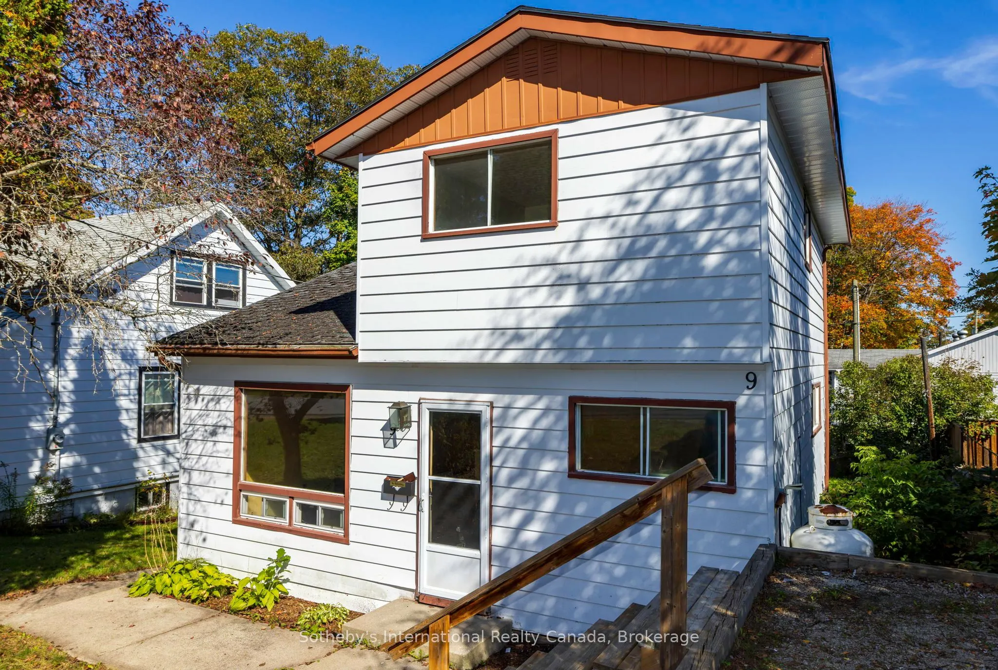 9 Summitt Avenue