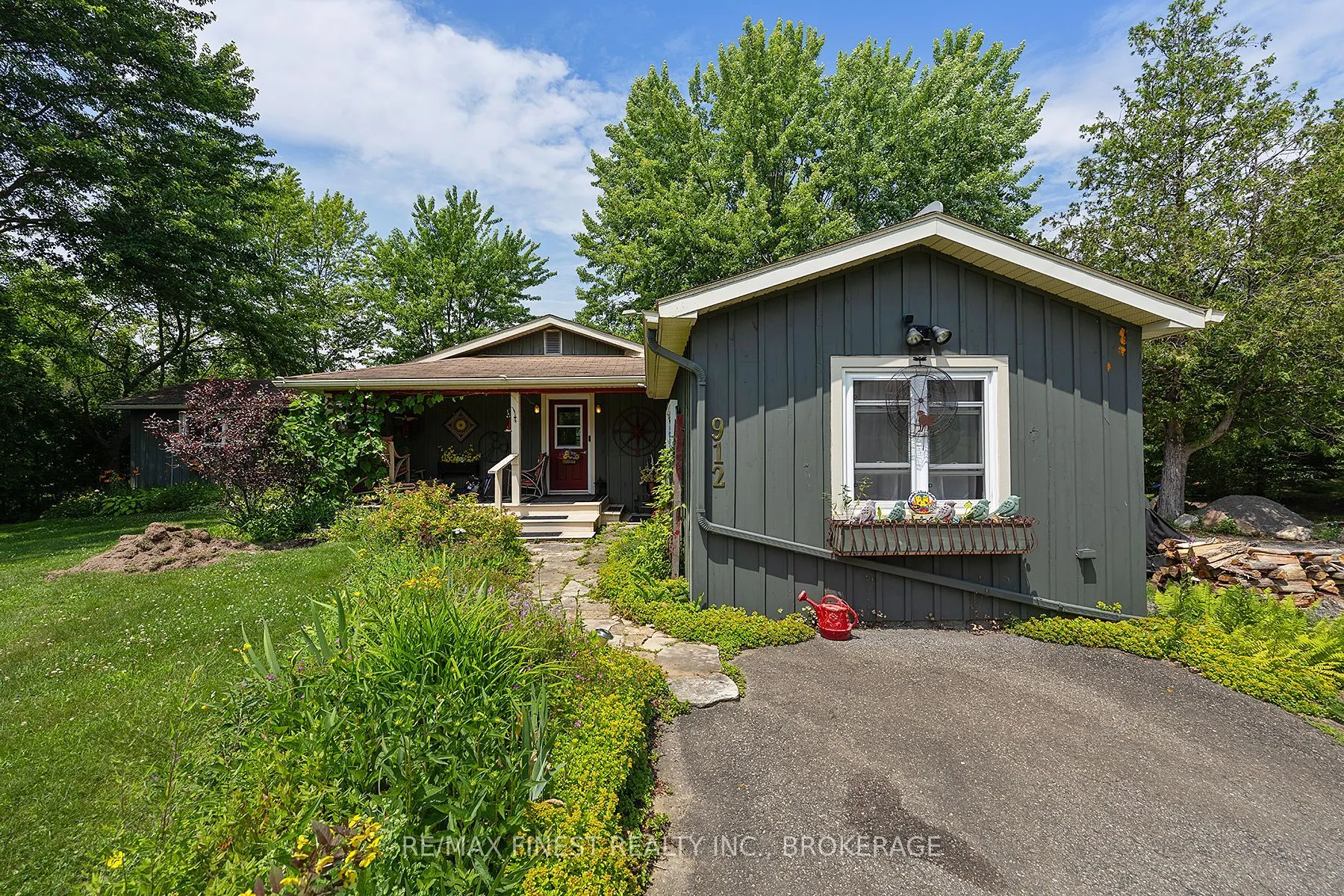 912 Moonlight Lane