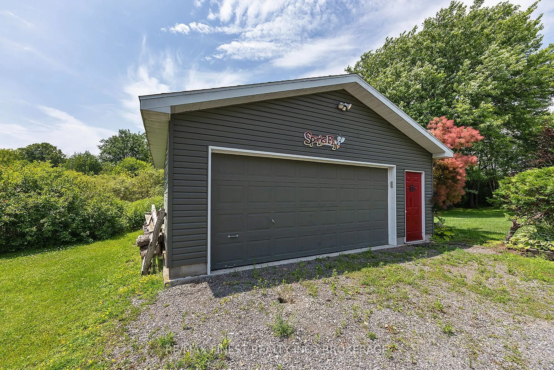 912 Moonlight Lane