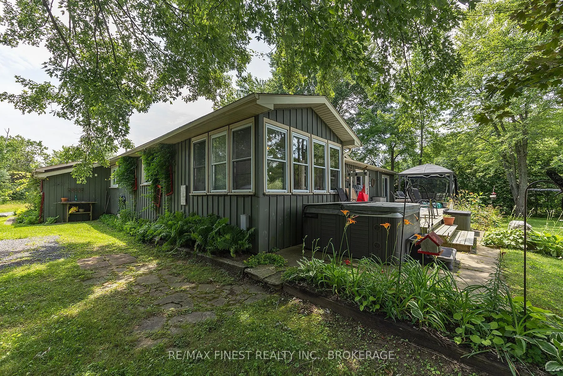 912 Moonlight Lane