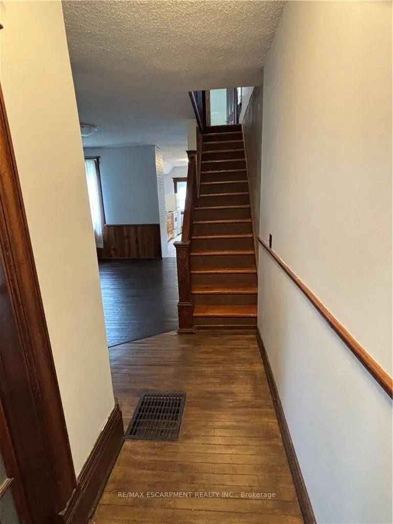 463 East Main Street