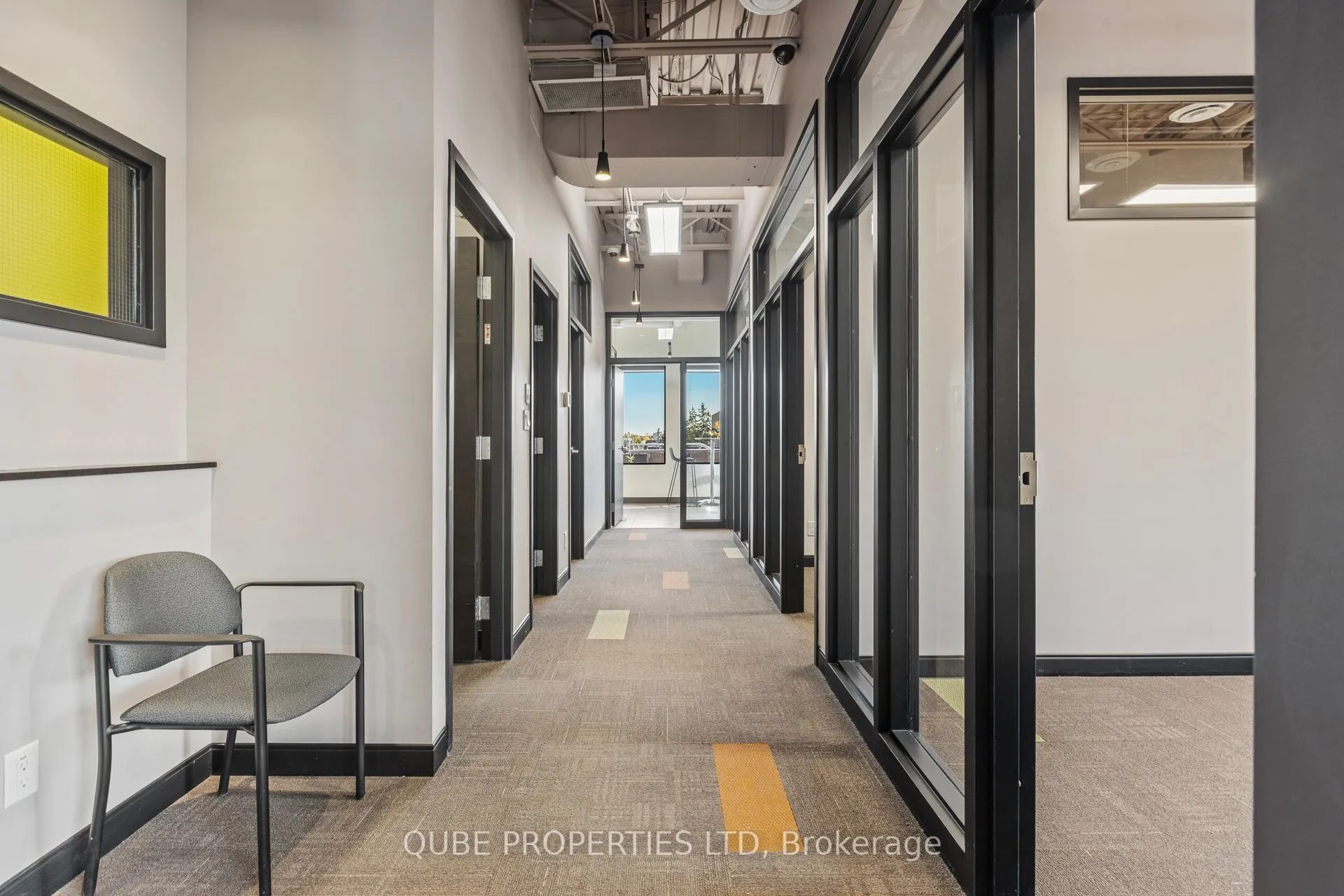 2310 St Laurent Boulevard, #304/306