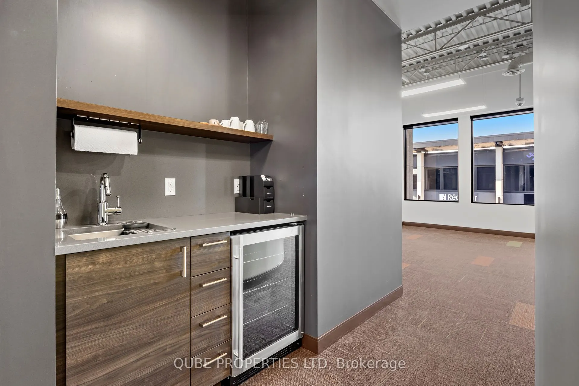 2310 St Laurent Boulevard, #304/306