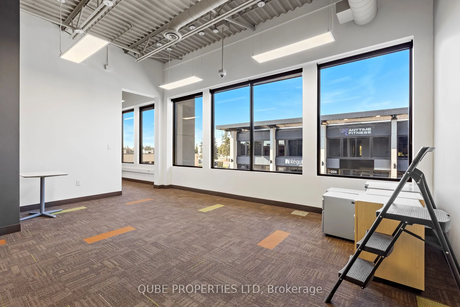2310 St Laurent Boulevard, #304/306