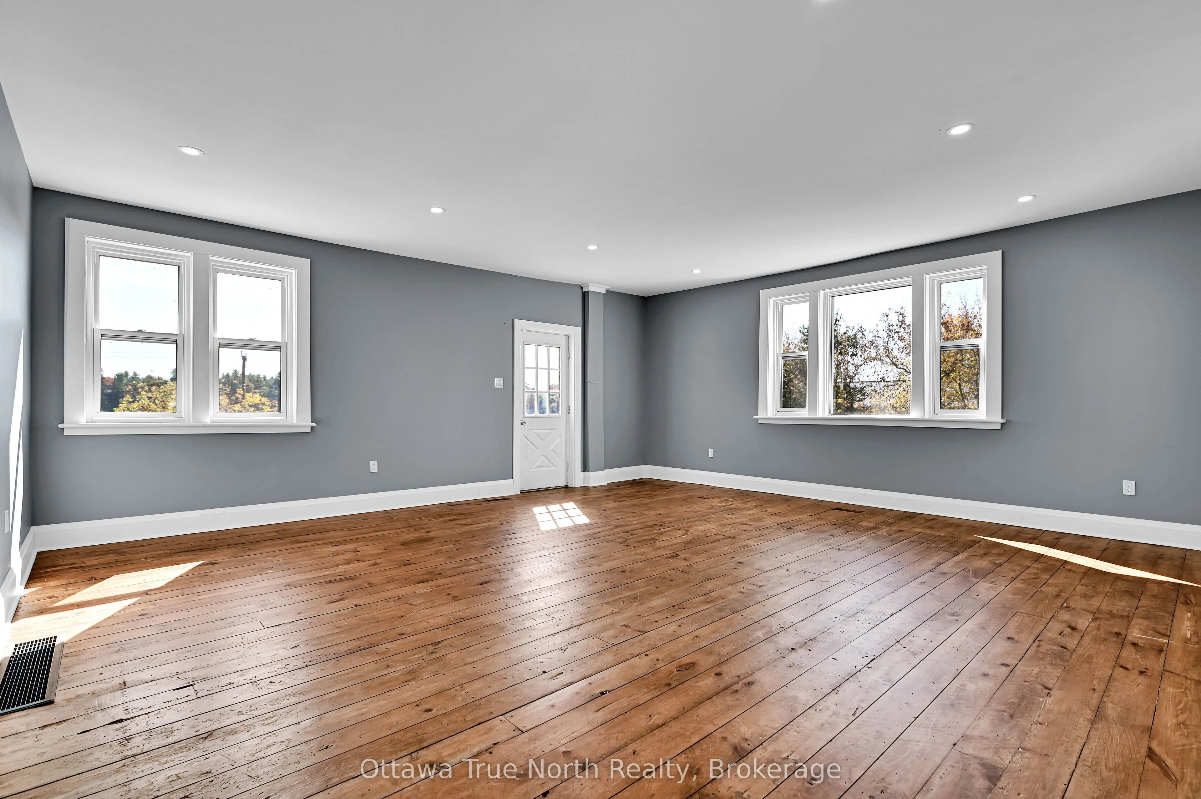 16 Mowat Street