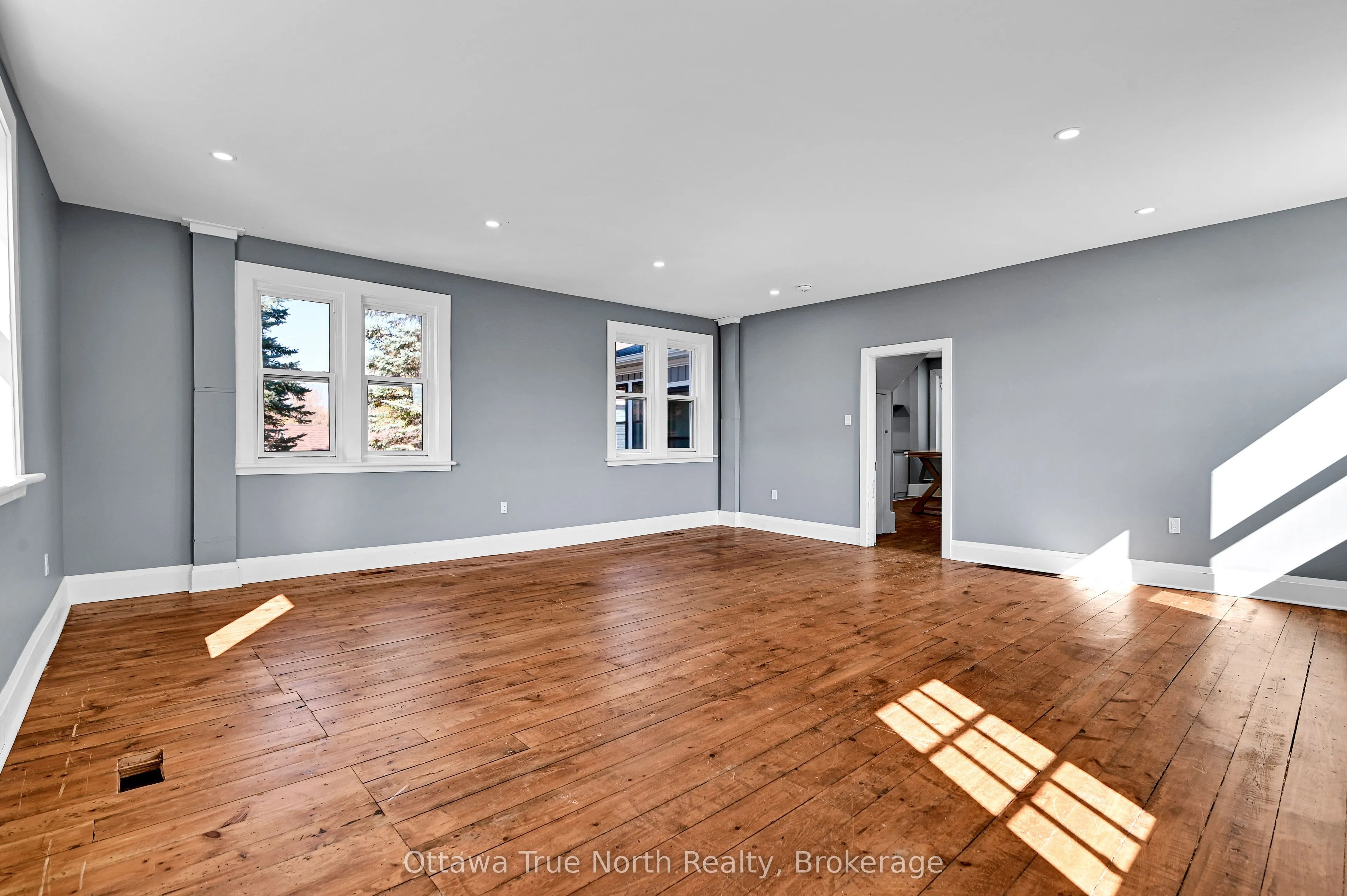 16 Mowat Street