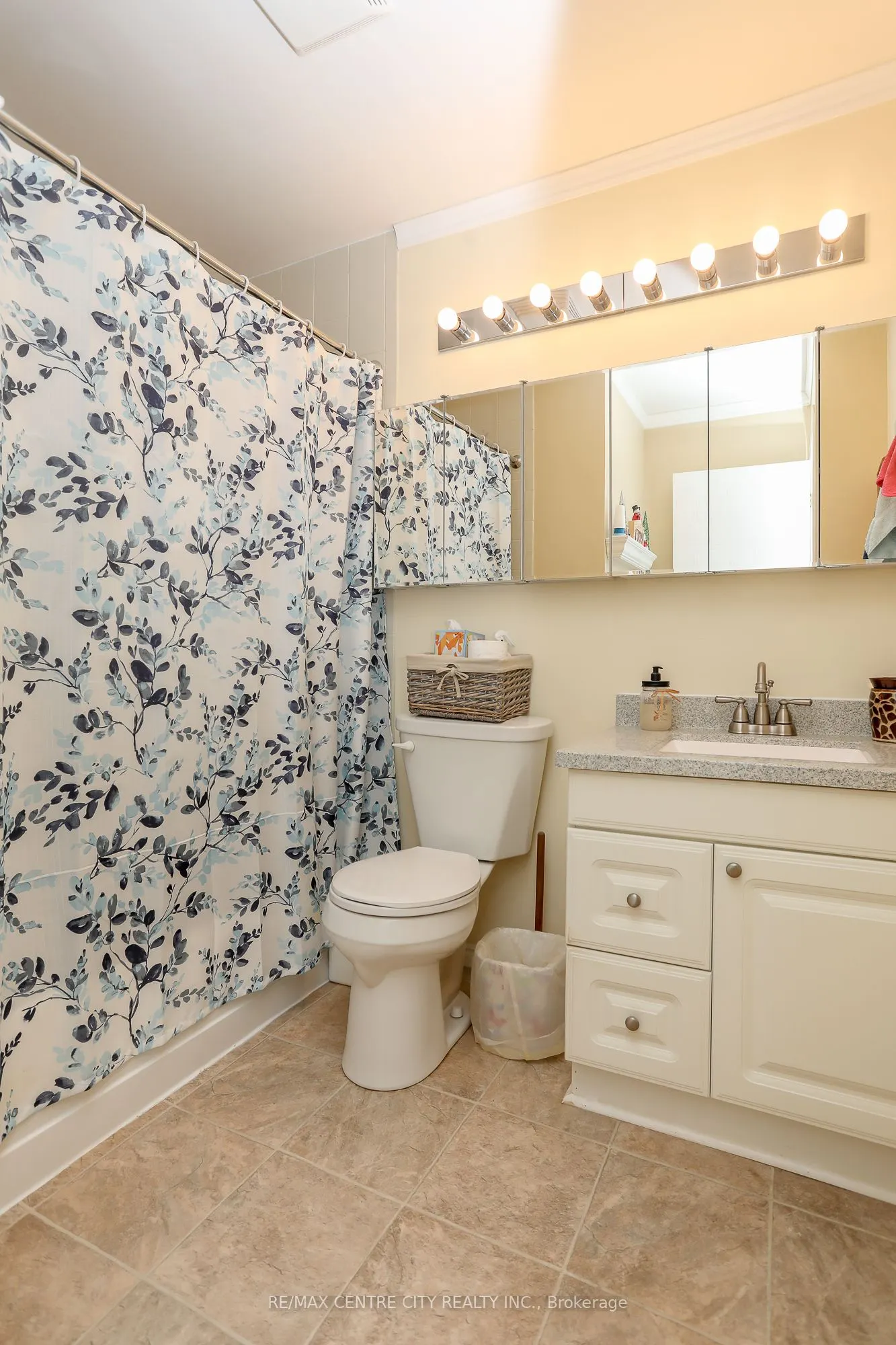 440 Wellington Street, #311