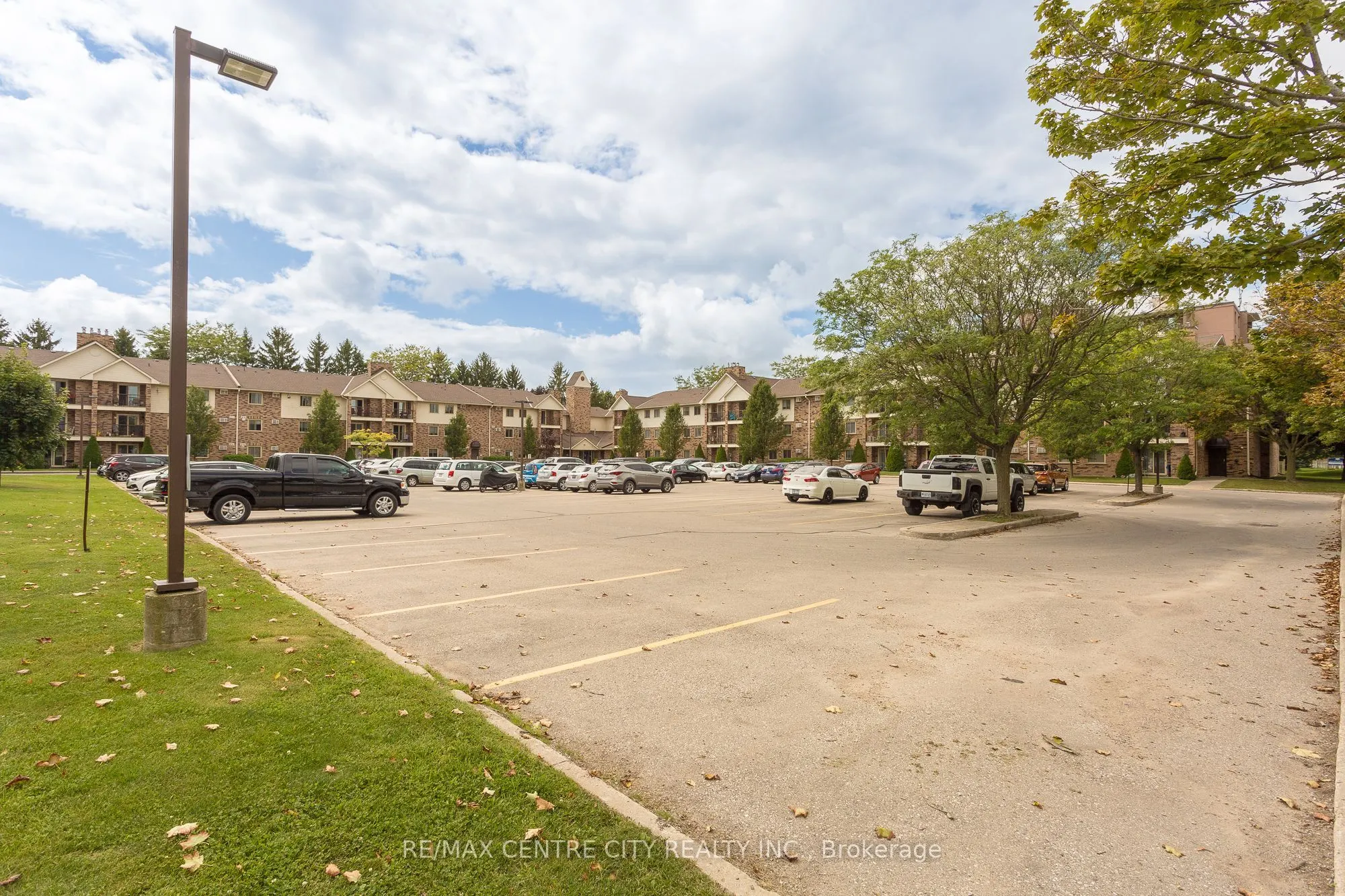 440 Wellington Street, #311