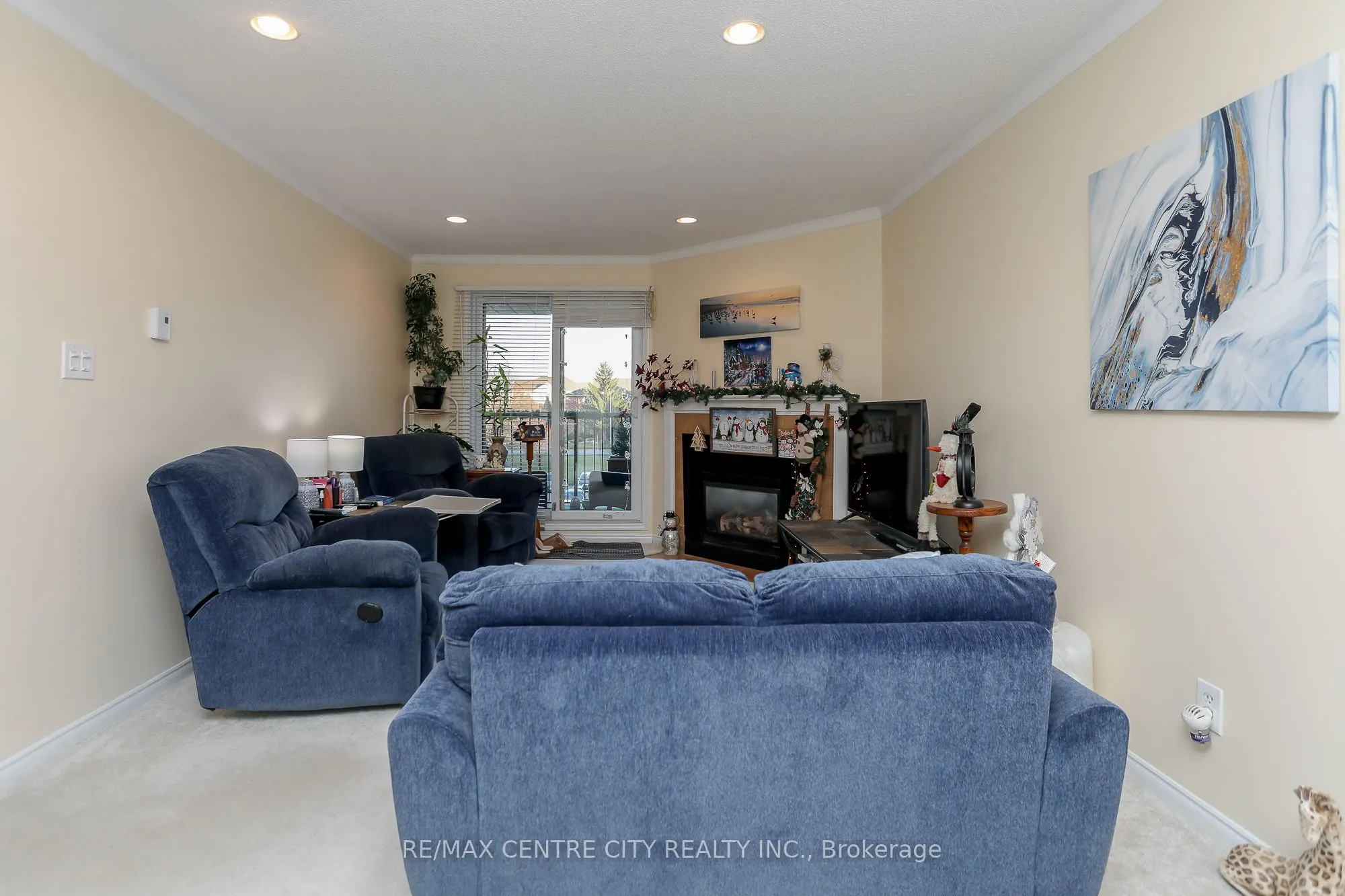 440 Wellington Street, #311