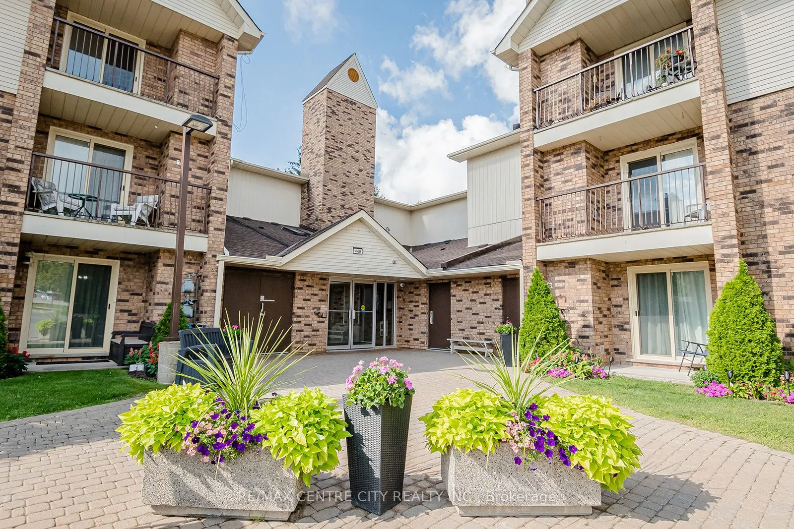 440 Wellington Street, #311