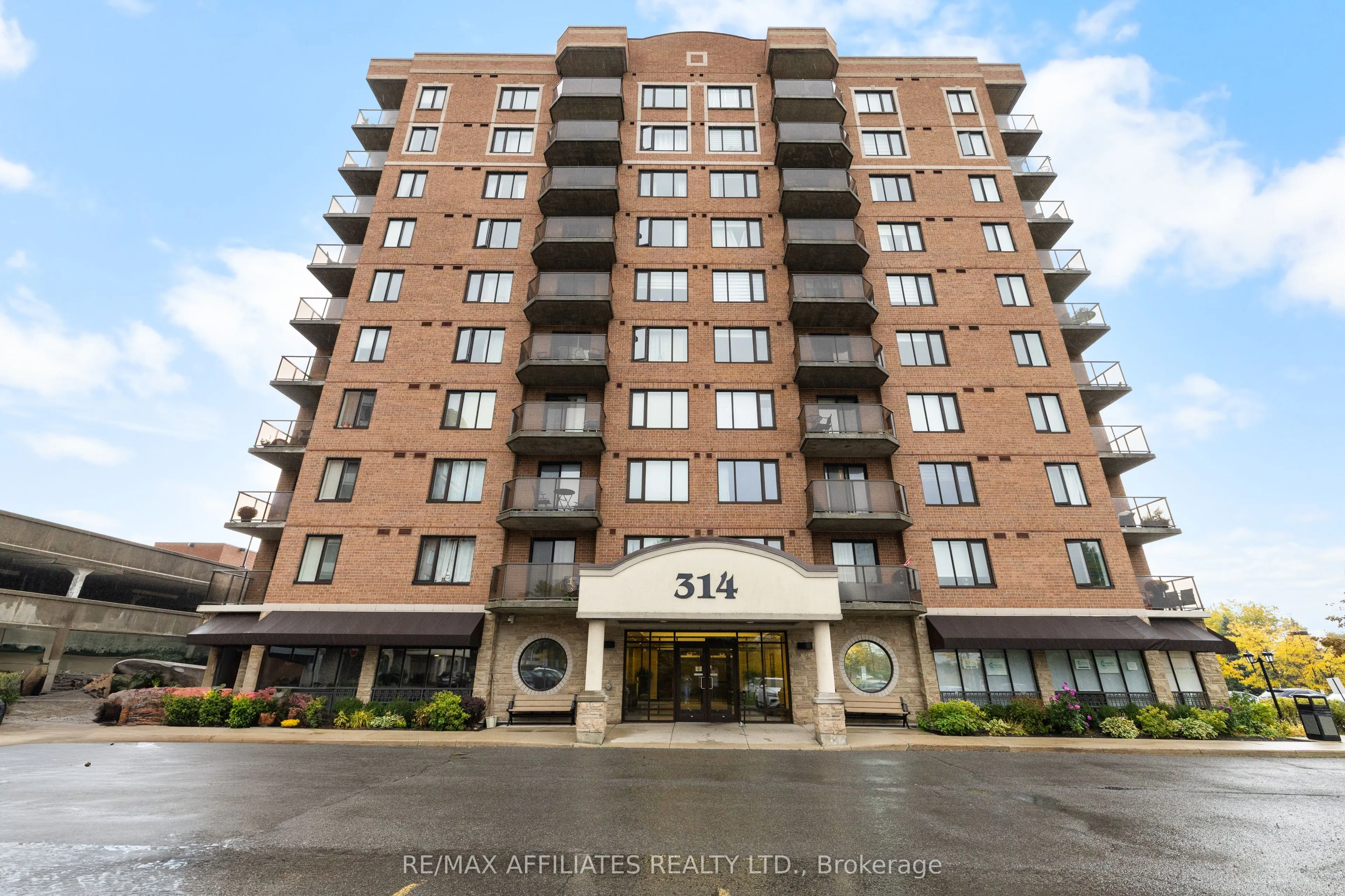 314 Central Park Drive, #1004