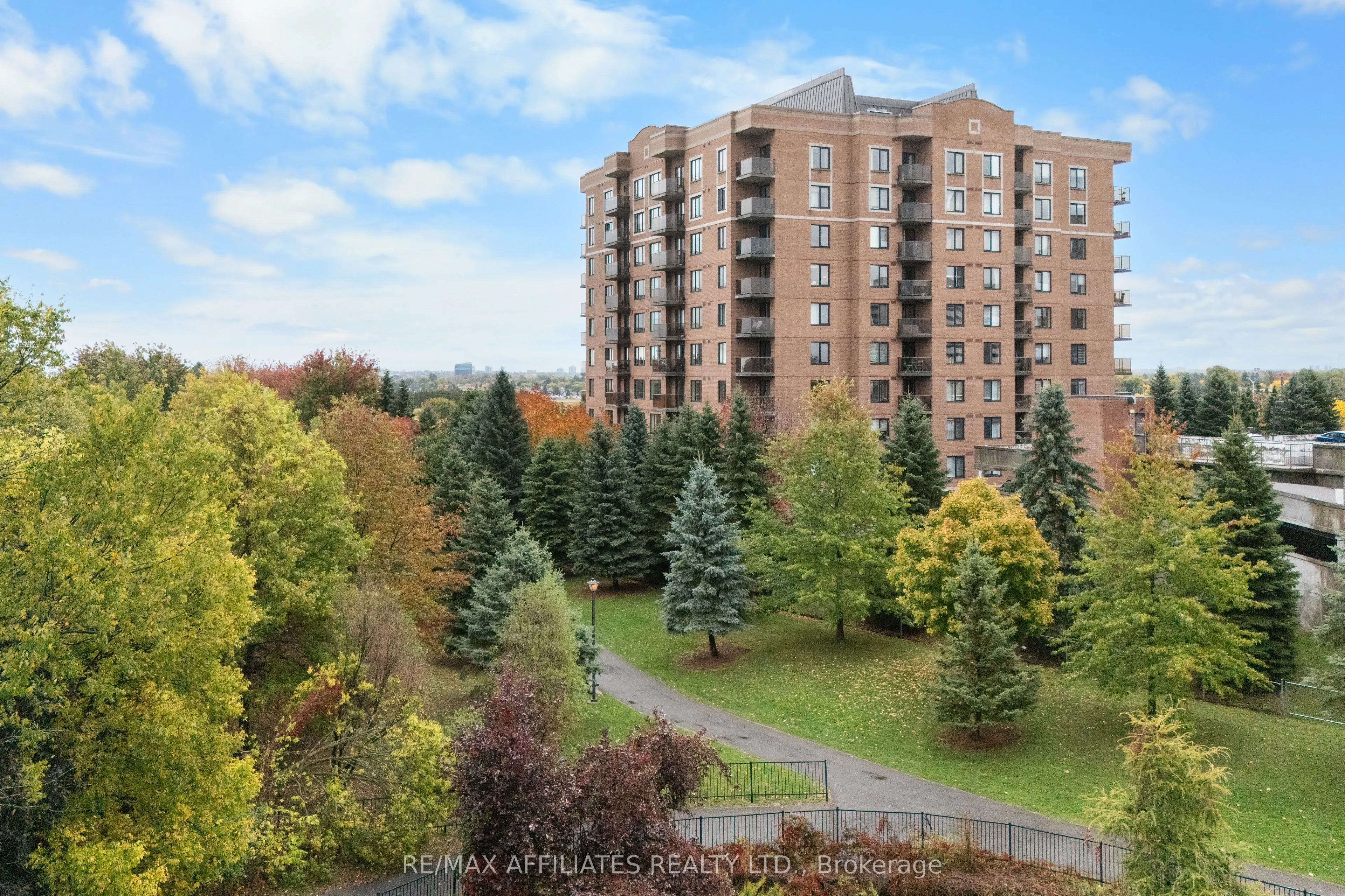 314 Central Park Drive, #1004