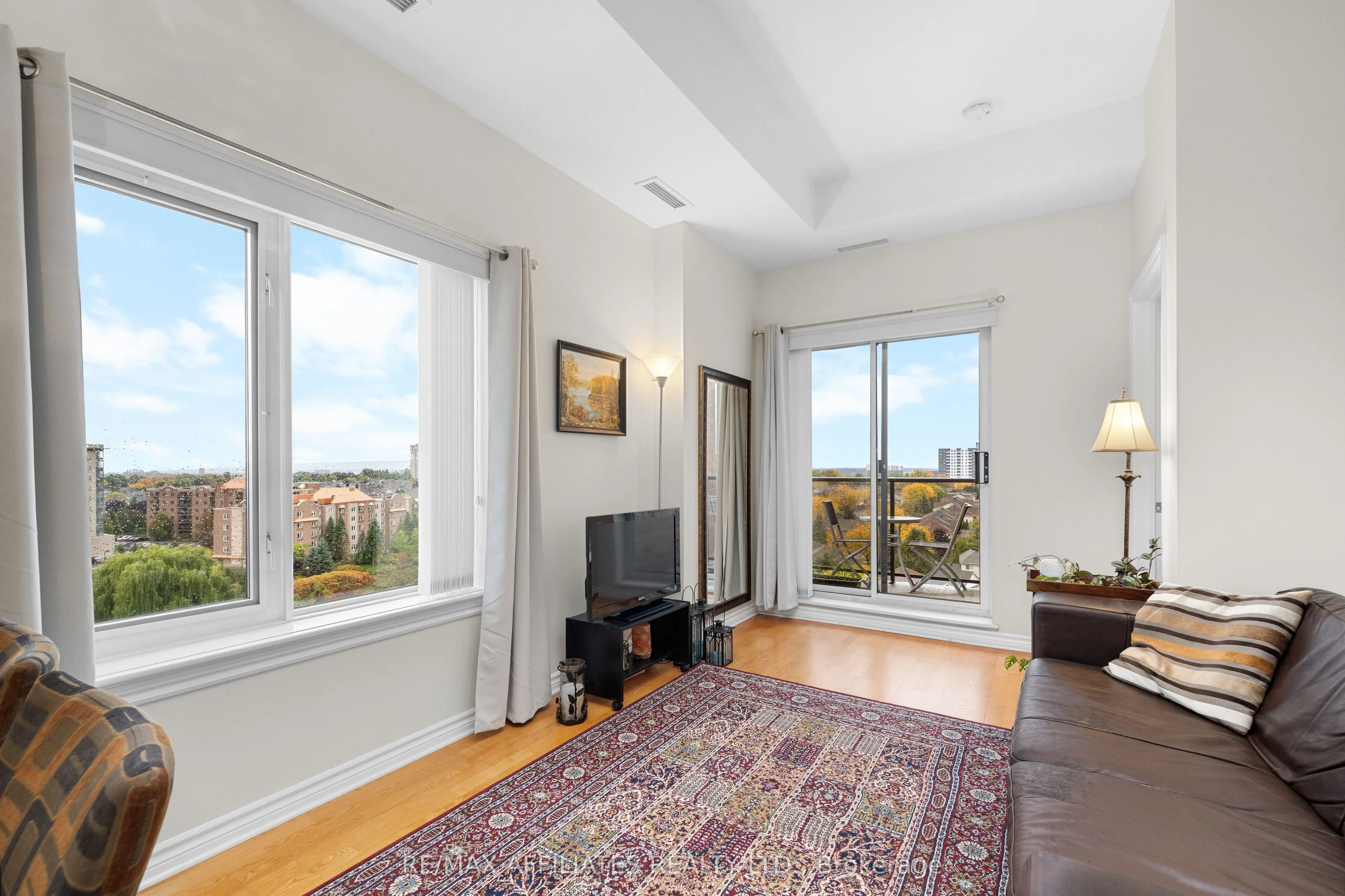 314 Central Park Drive, #1004