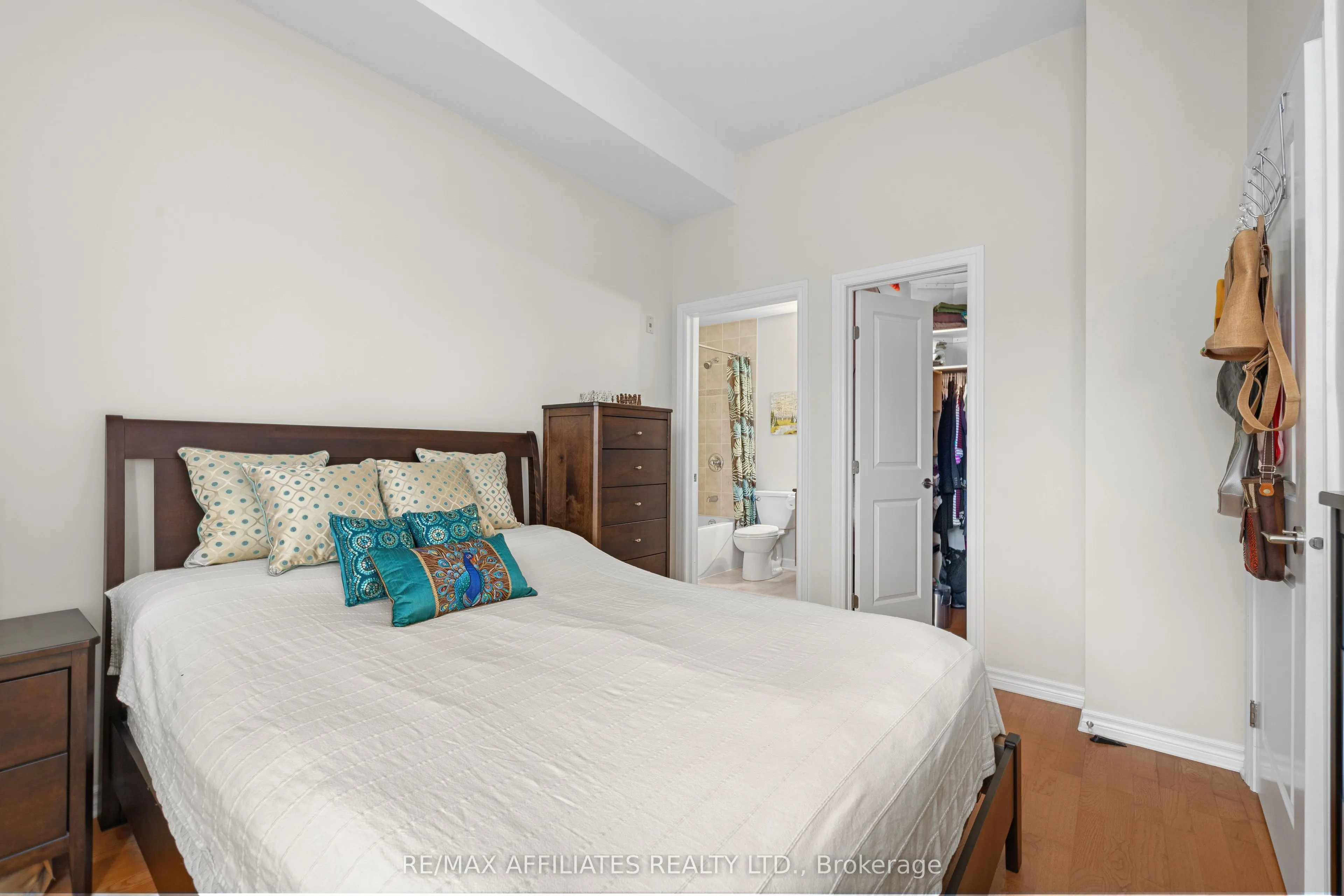 314 Central Park Drive, #1004