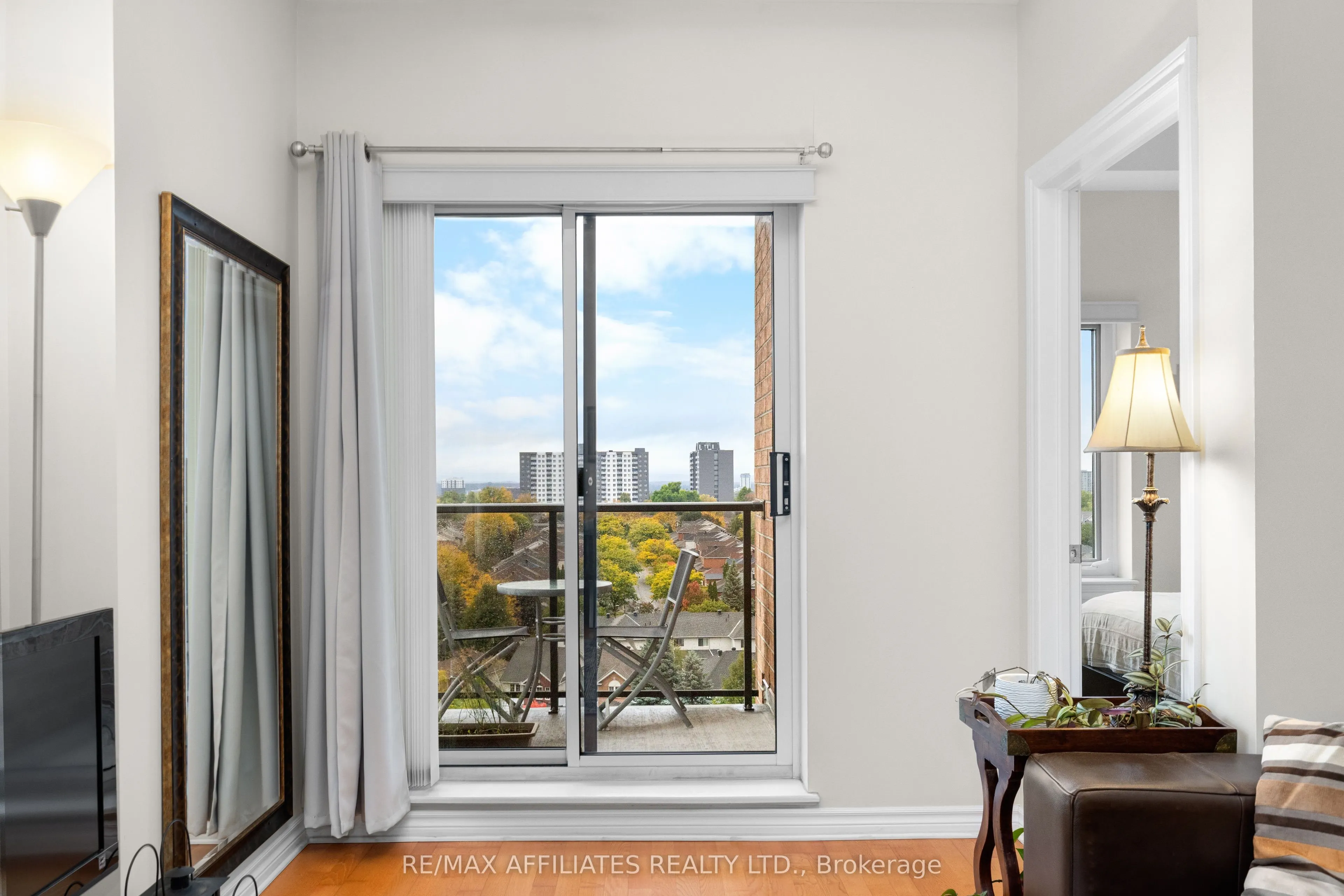 314 Central Park Drive, #1004