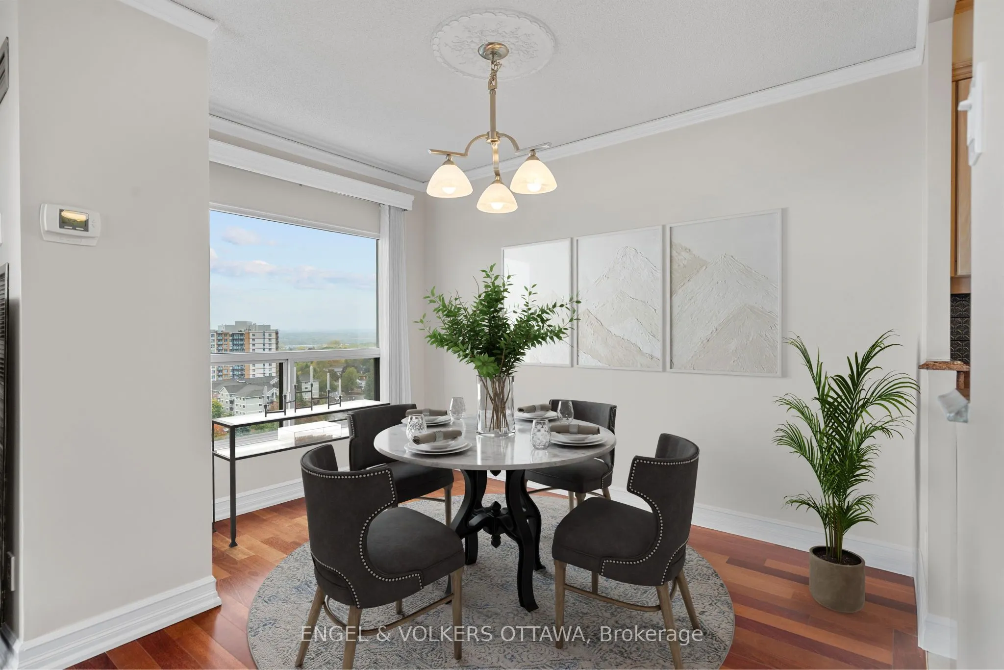 545 St Laurent Boulevard