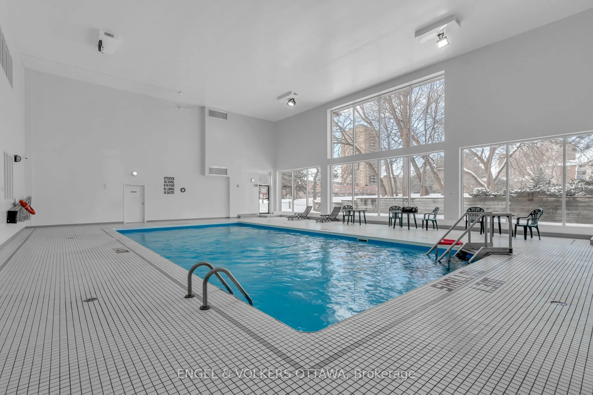 545 St Laurent Boulevard