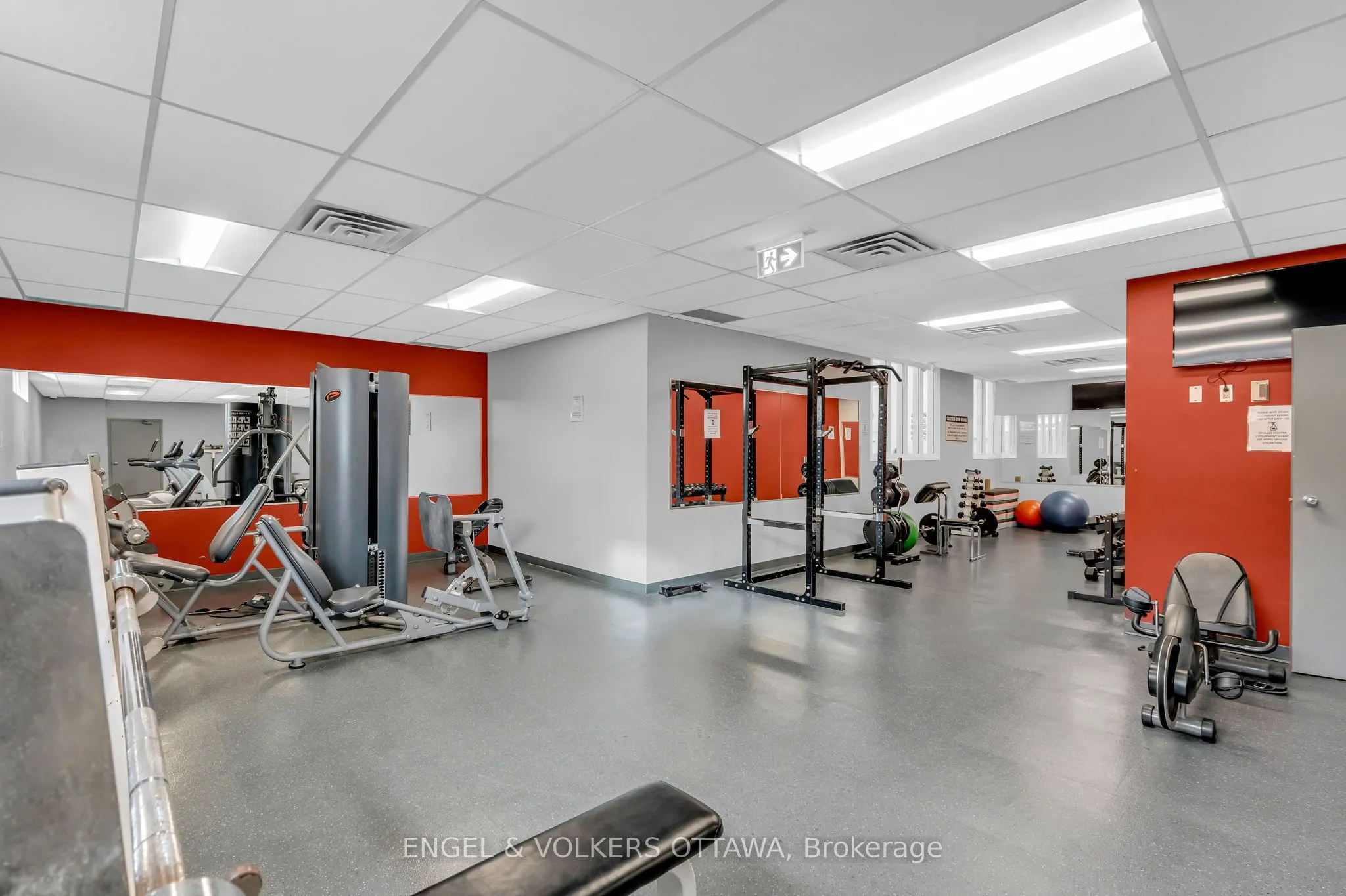 545 St Laurent Boulevard