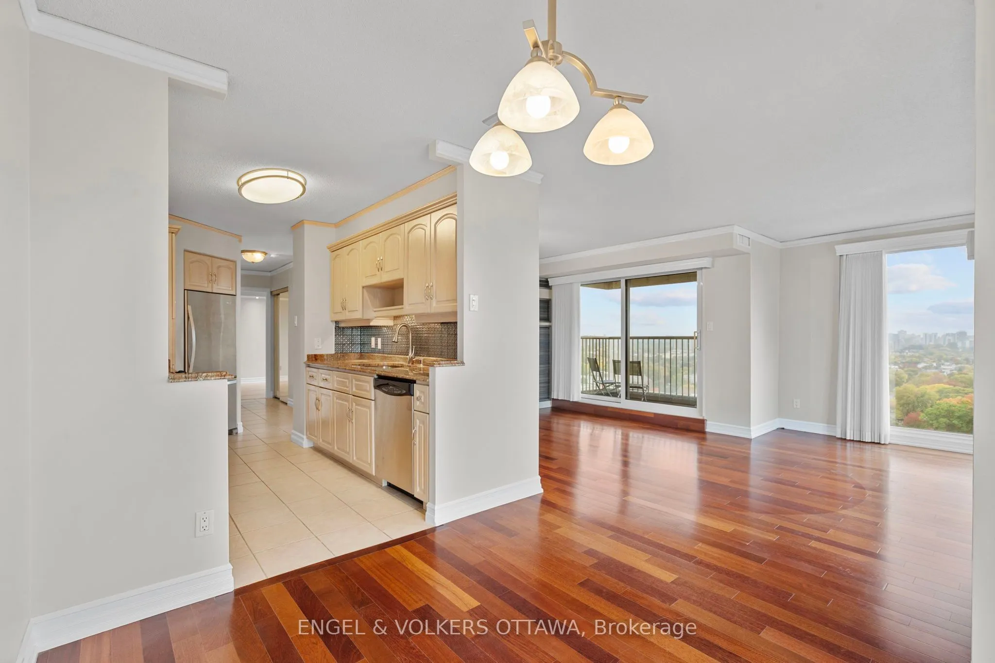 545 St Laurent Boulevard