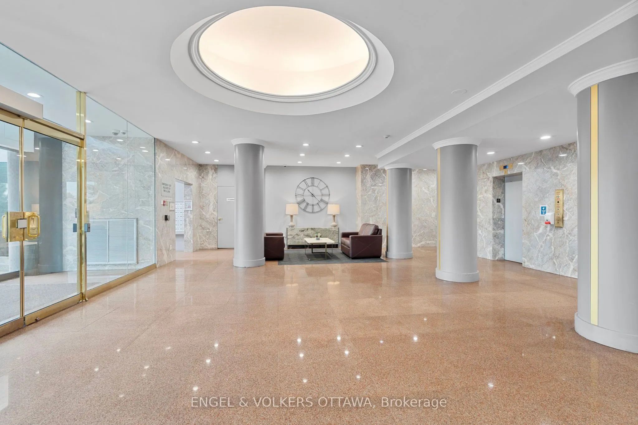 545 St Laurent Boulevard