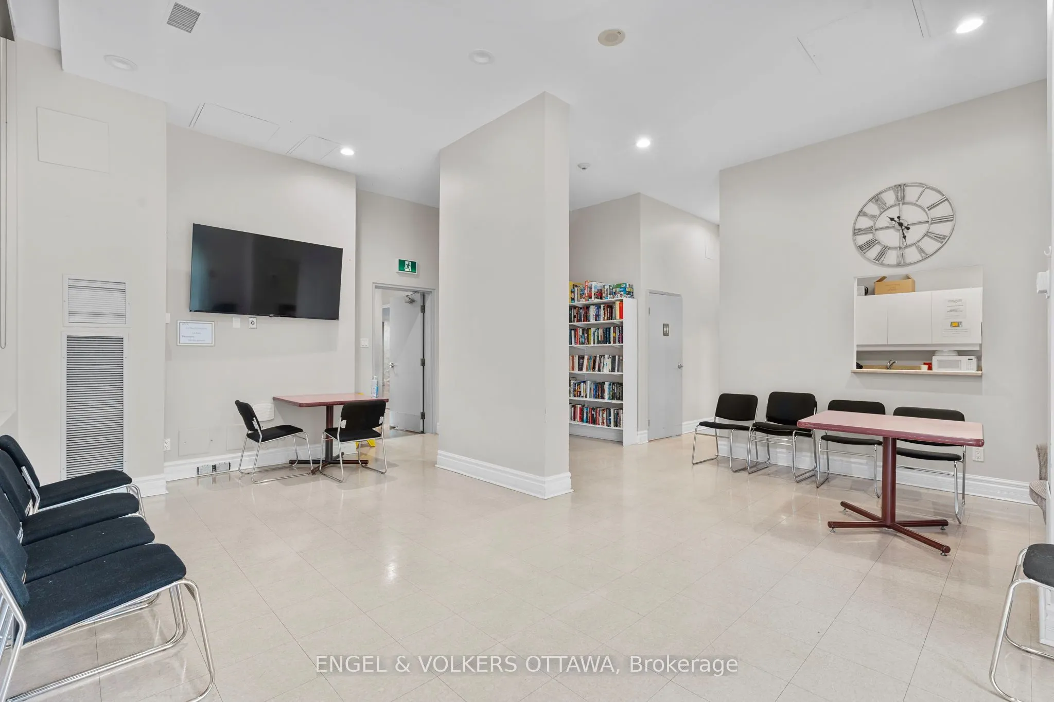 545 St Laurent Boulevard