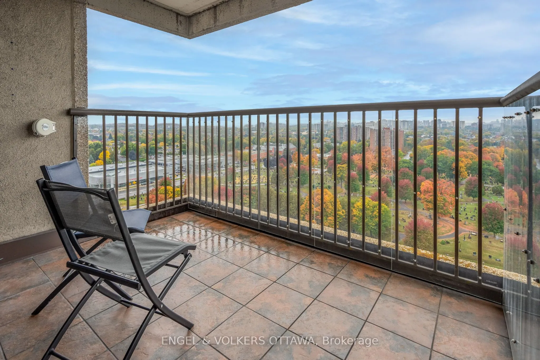545 St Laurent Boulevard