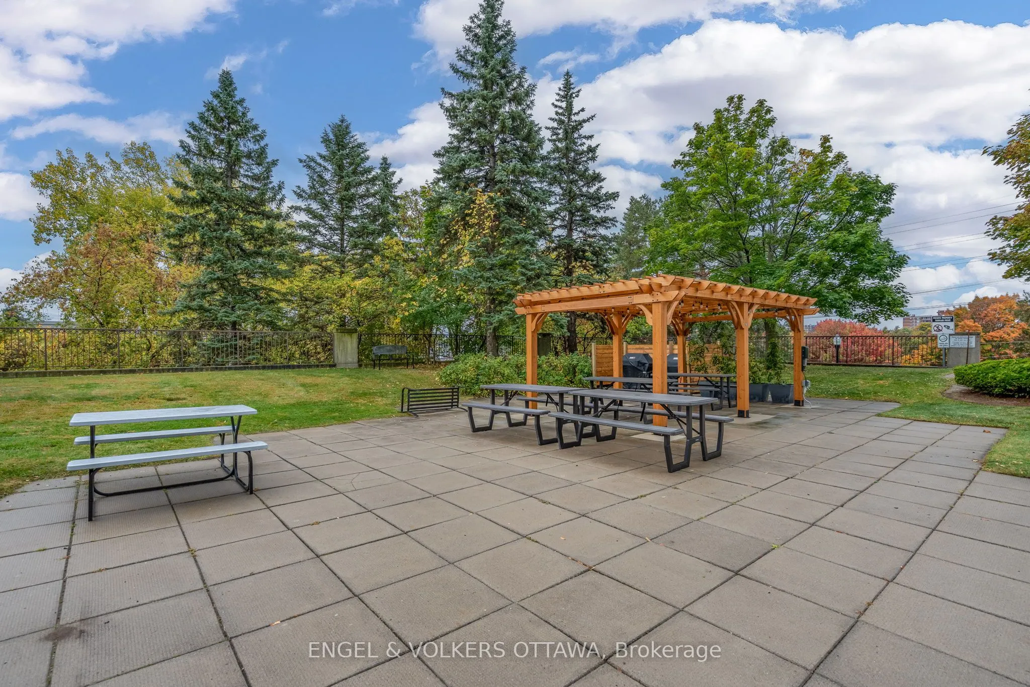 545 St Laurent Boulevard
